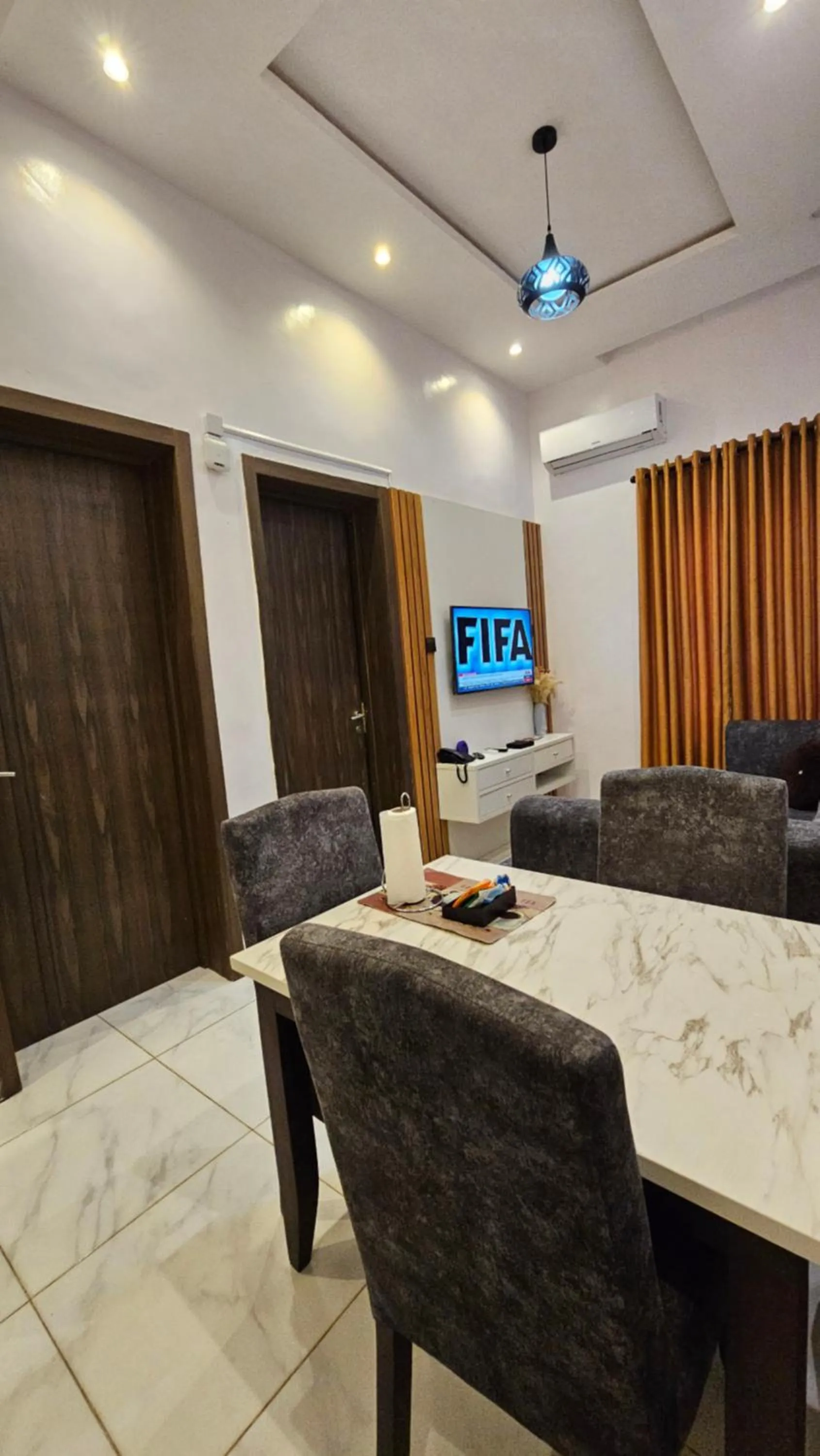 Dining area in Sapphire Residences by Crystal