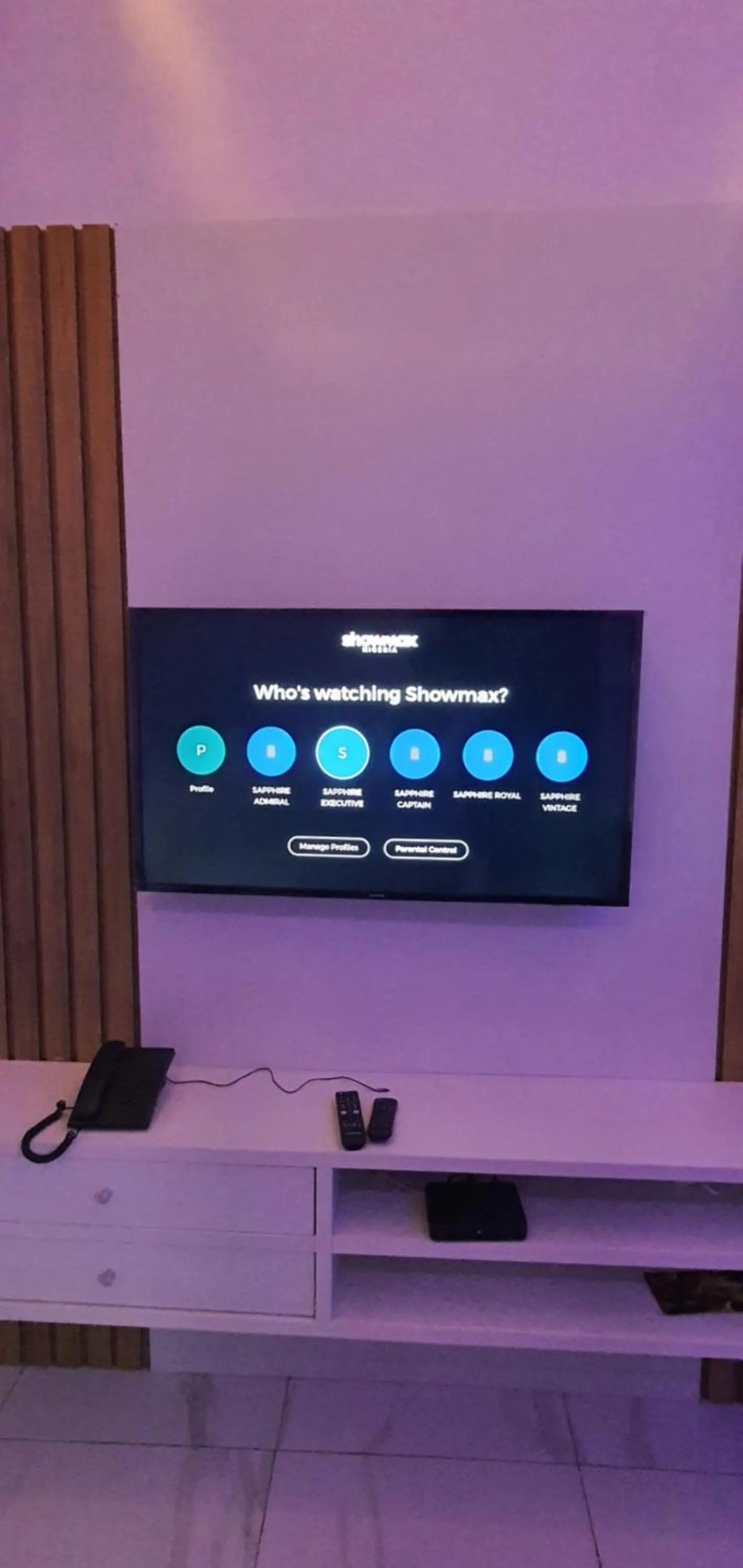 TV and multimedia in Sapphire Residences by Crystal