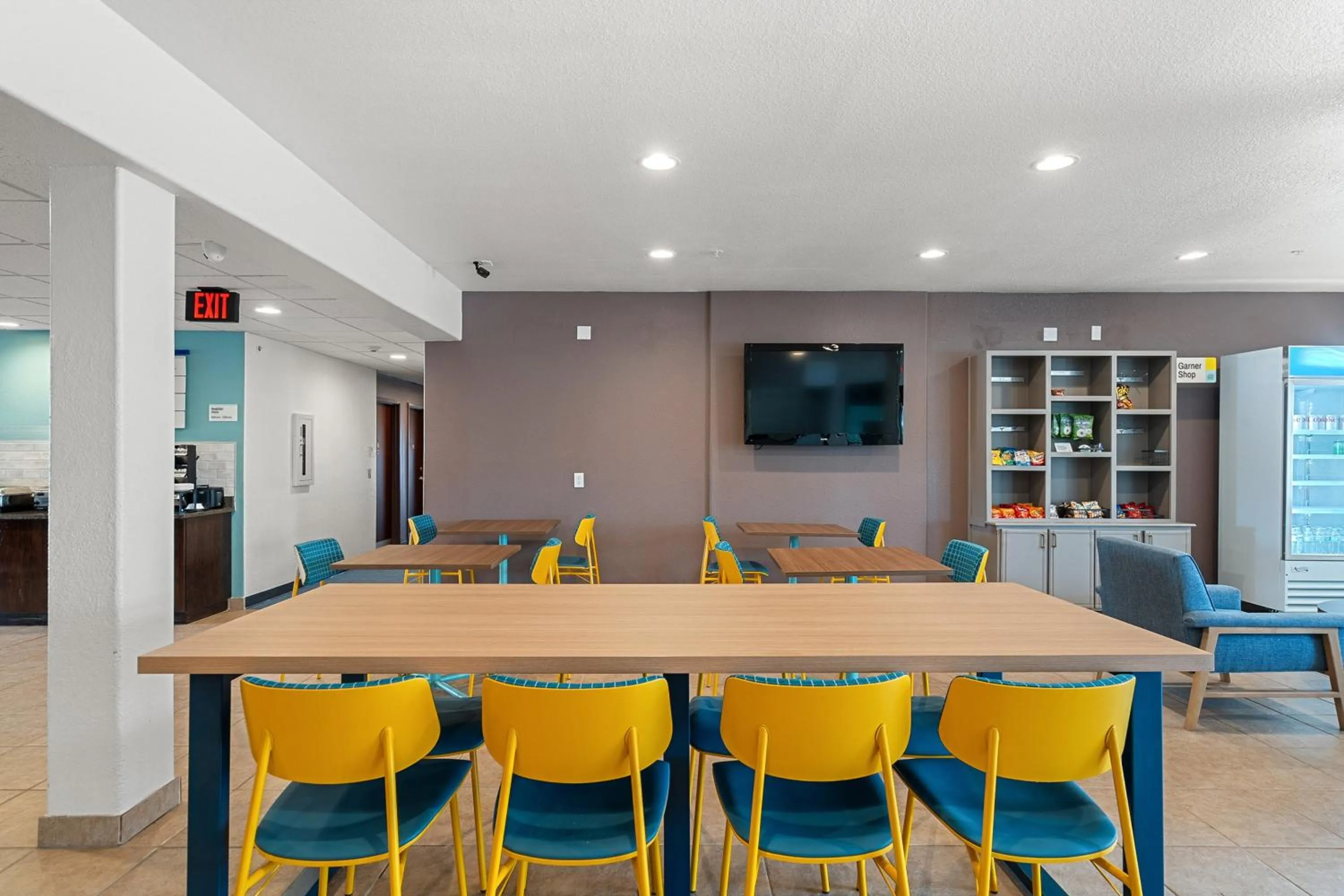 Restaurant/places to eat in Garner Hotel Gonzales by IHG