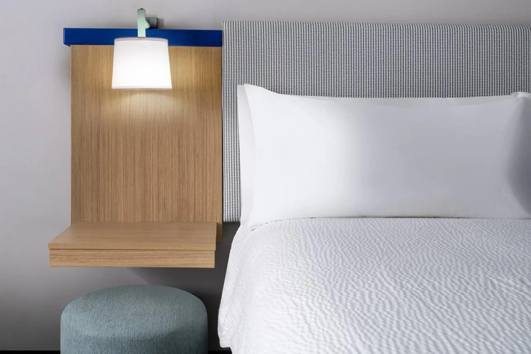 Queen Suite with Mobility Accessible Tub in Garner Hotel Gonzales by IHG Queen Suite with Mobility Accessible Tub in Garner Hotel Gonzales by IHG