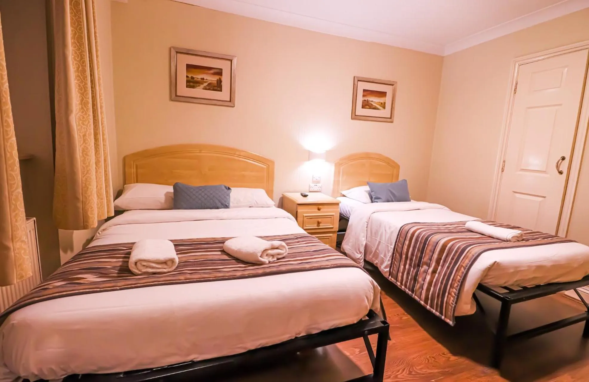 Bed in Fairway Hotel