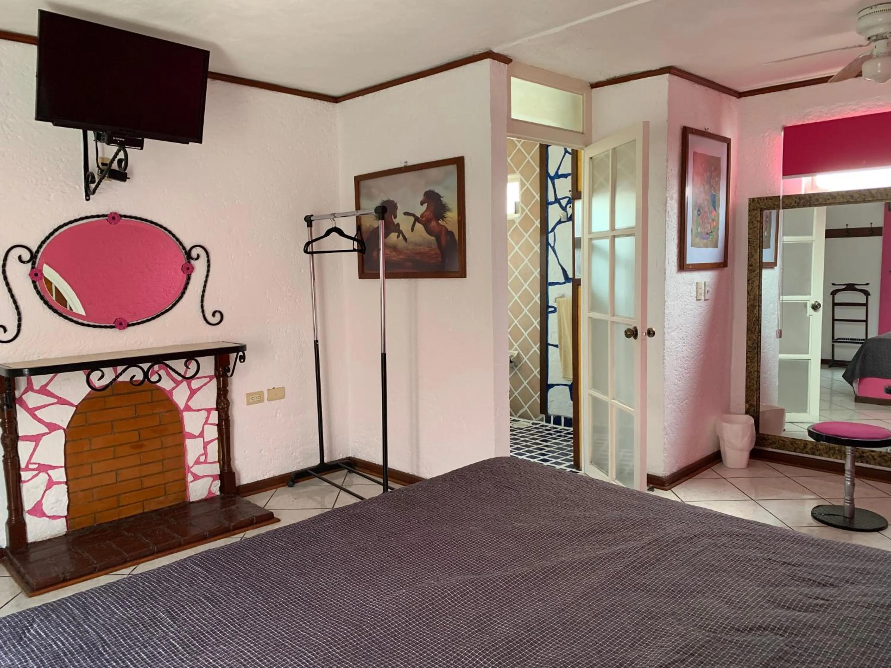 Photo of the whole room, Bed in Mesón Yollotl