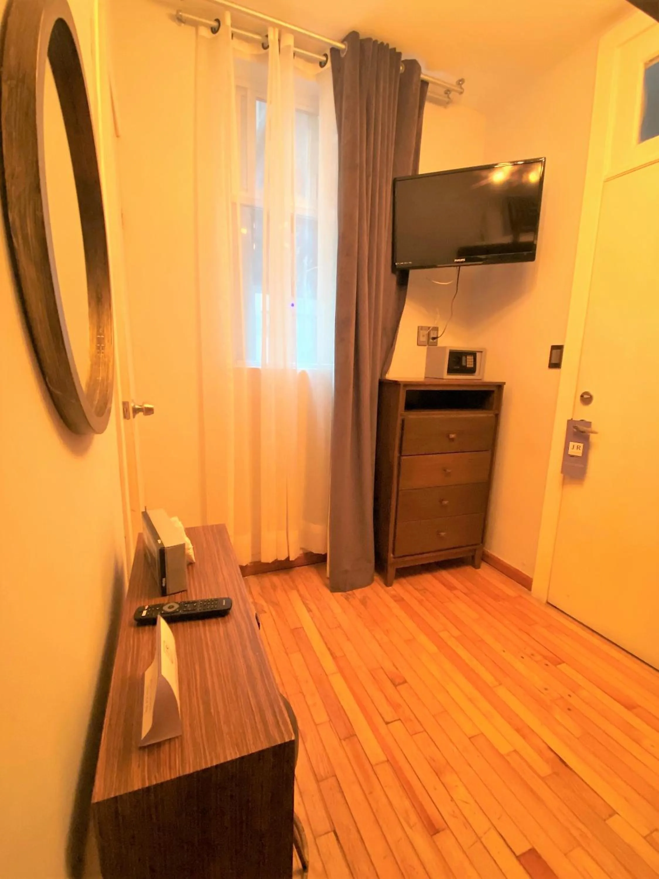 TV and multimedia in Suites Alcazar