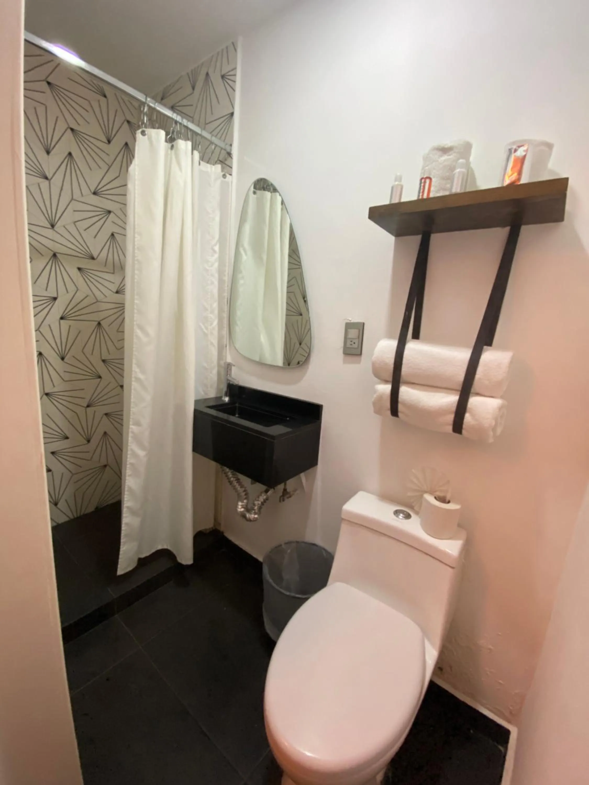 Shower in Suites Alcazar