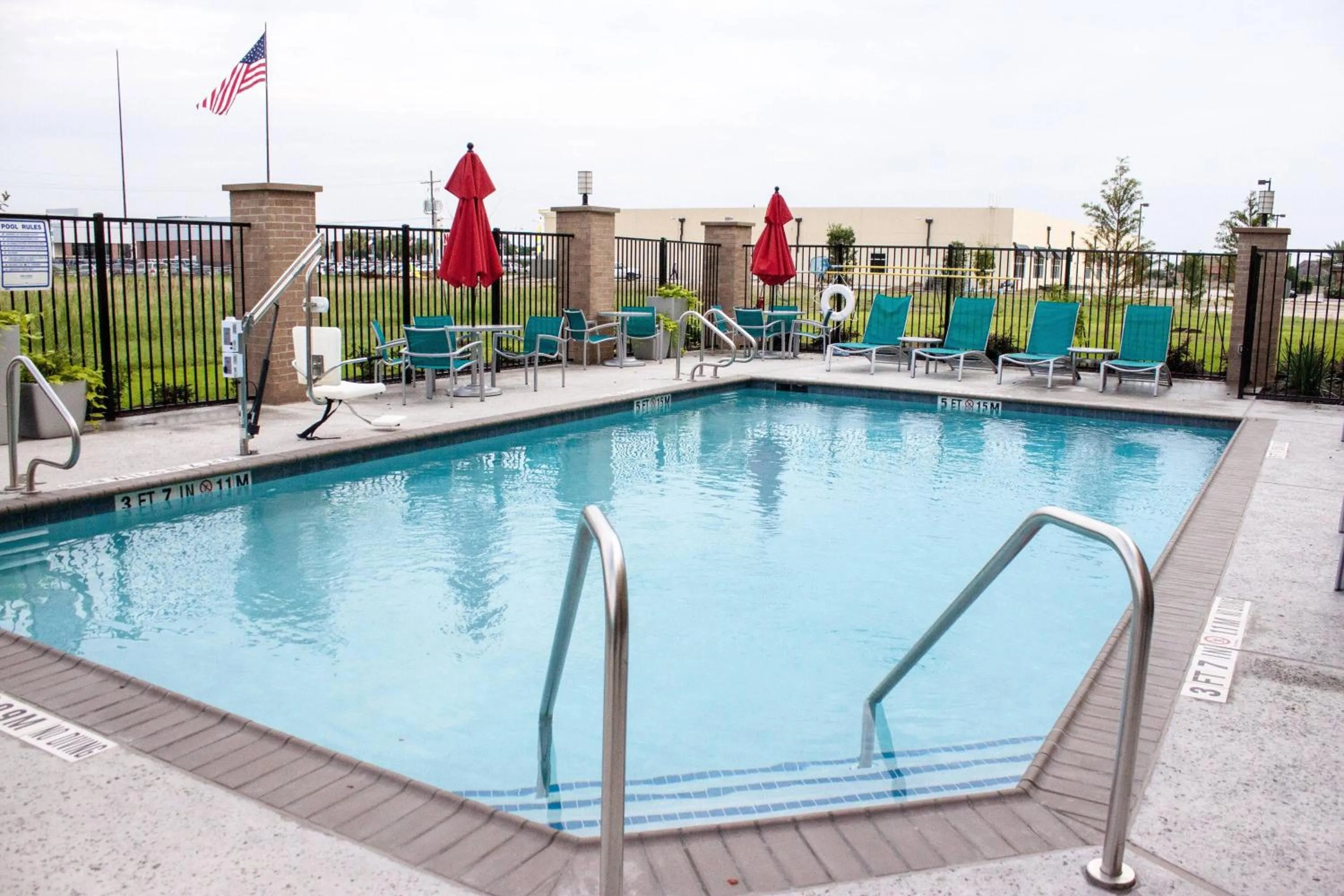 Swimming pool in TownePlace Suites by Marriott Beaumont Port Arthur