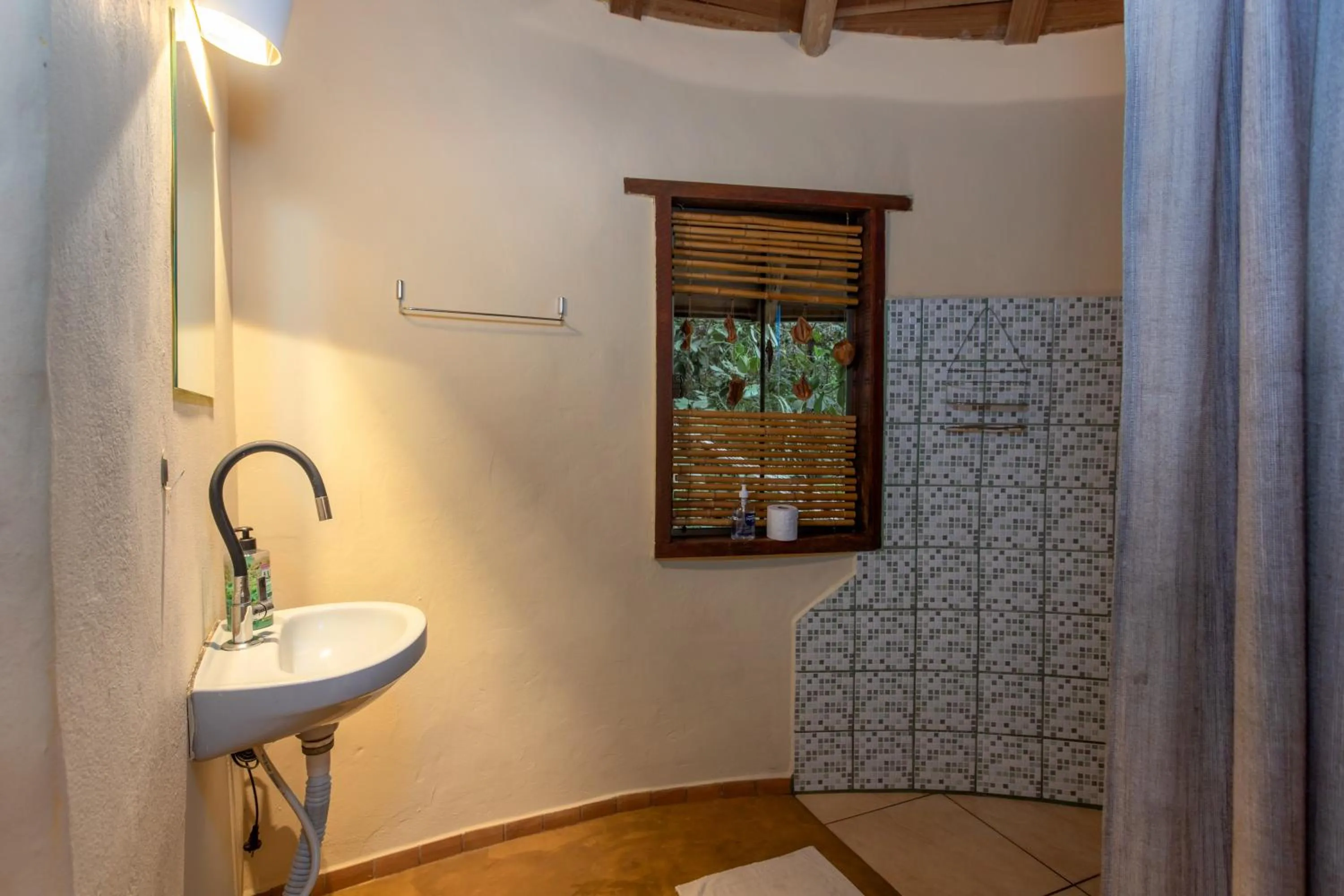 Bathroom in Cantos da Mata