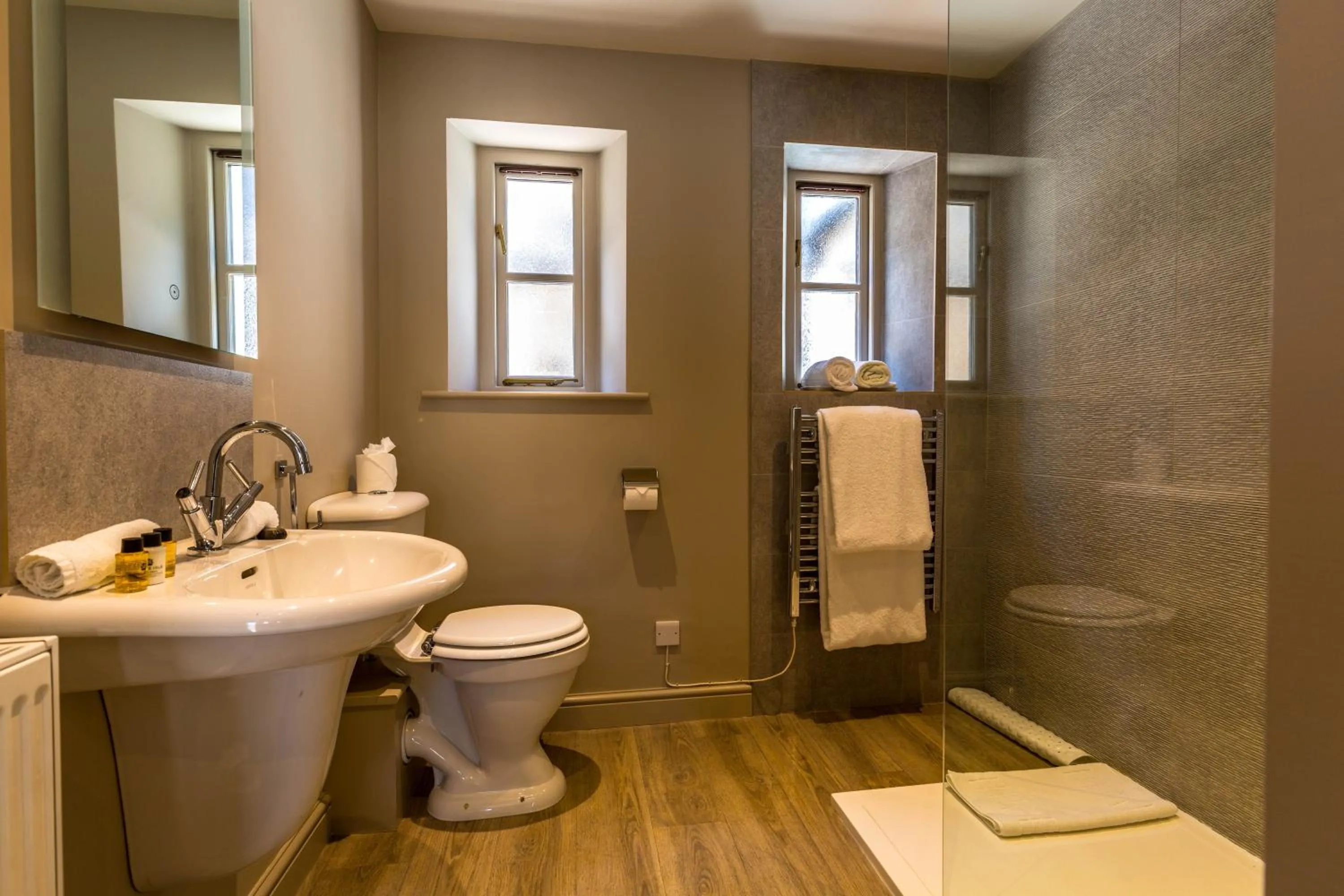 Shower in Washingborough Hall Hotel