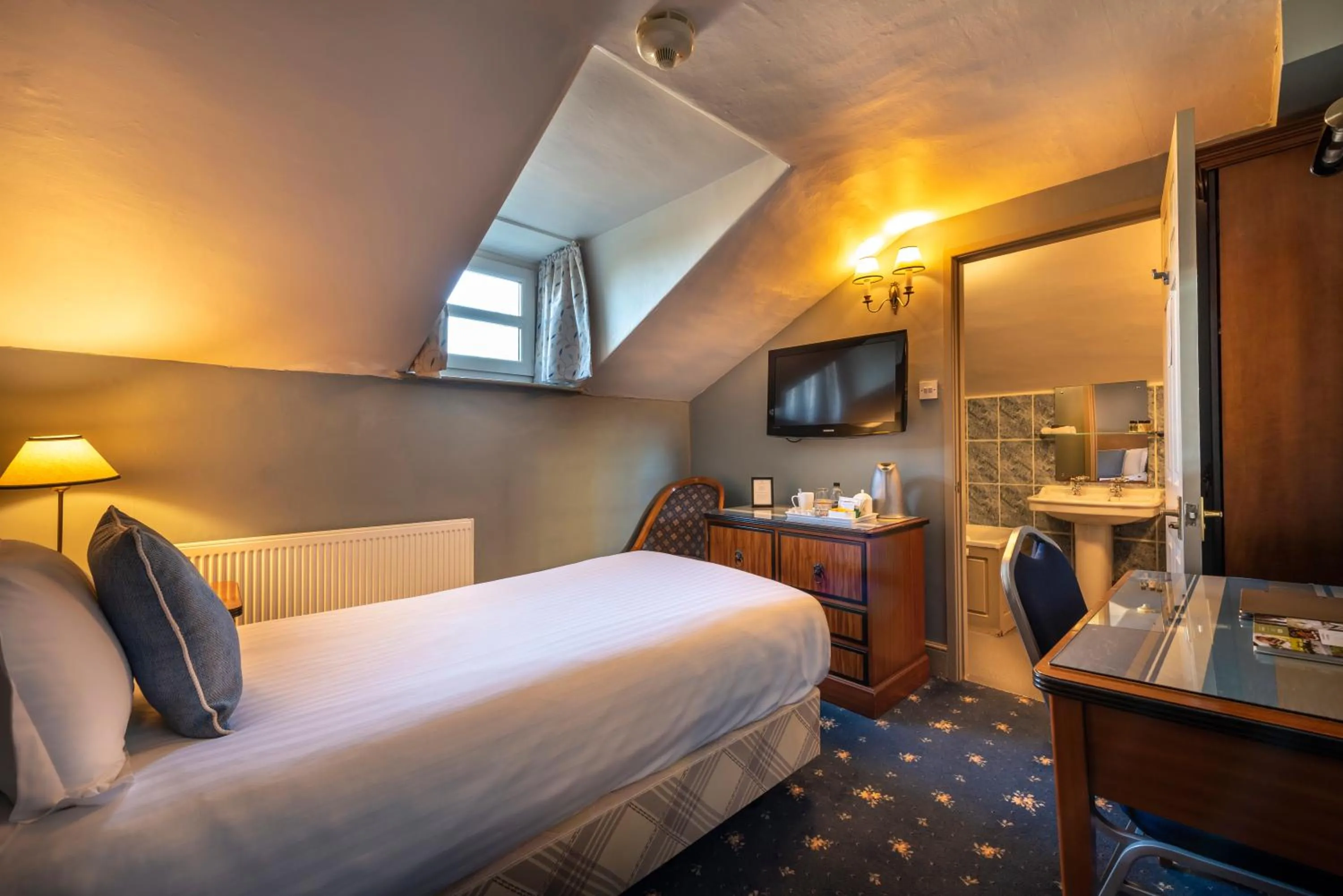 Bedroom, Bed in Washingborough Hall Hotel