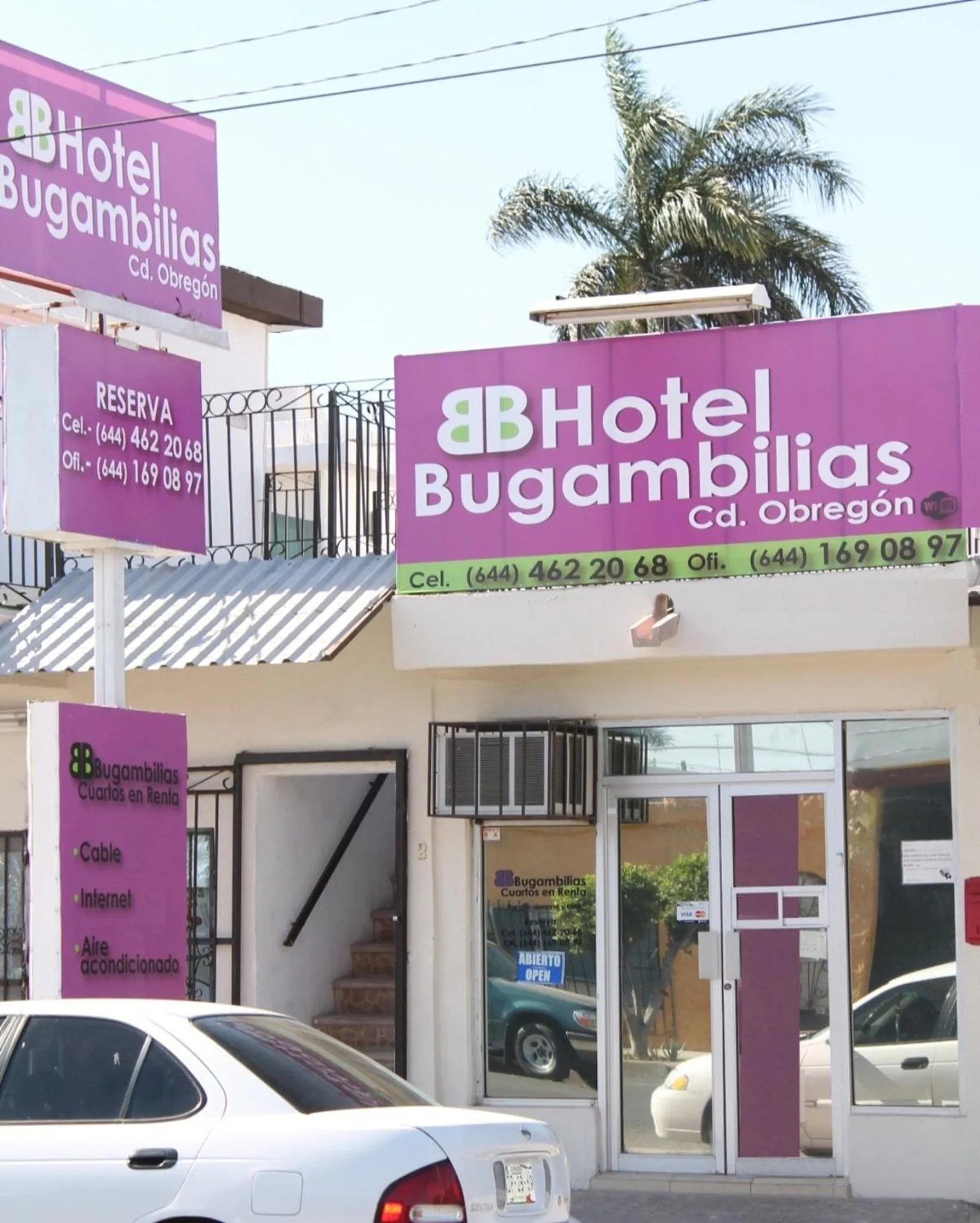 Facade/entrance in Hotel Bugambilias