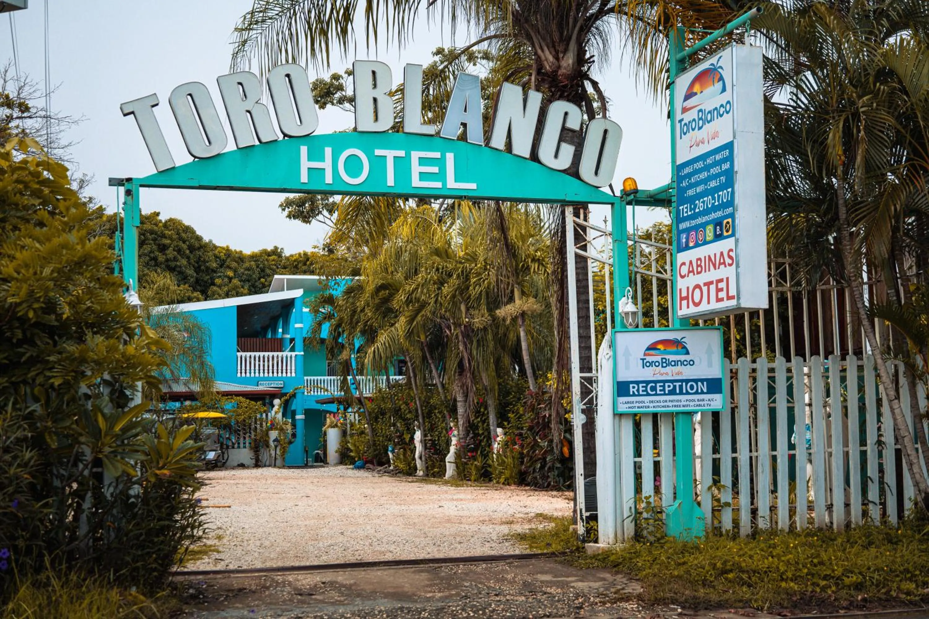 Facade/entrance in Toro Blanco