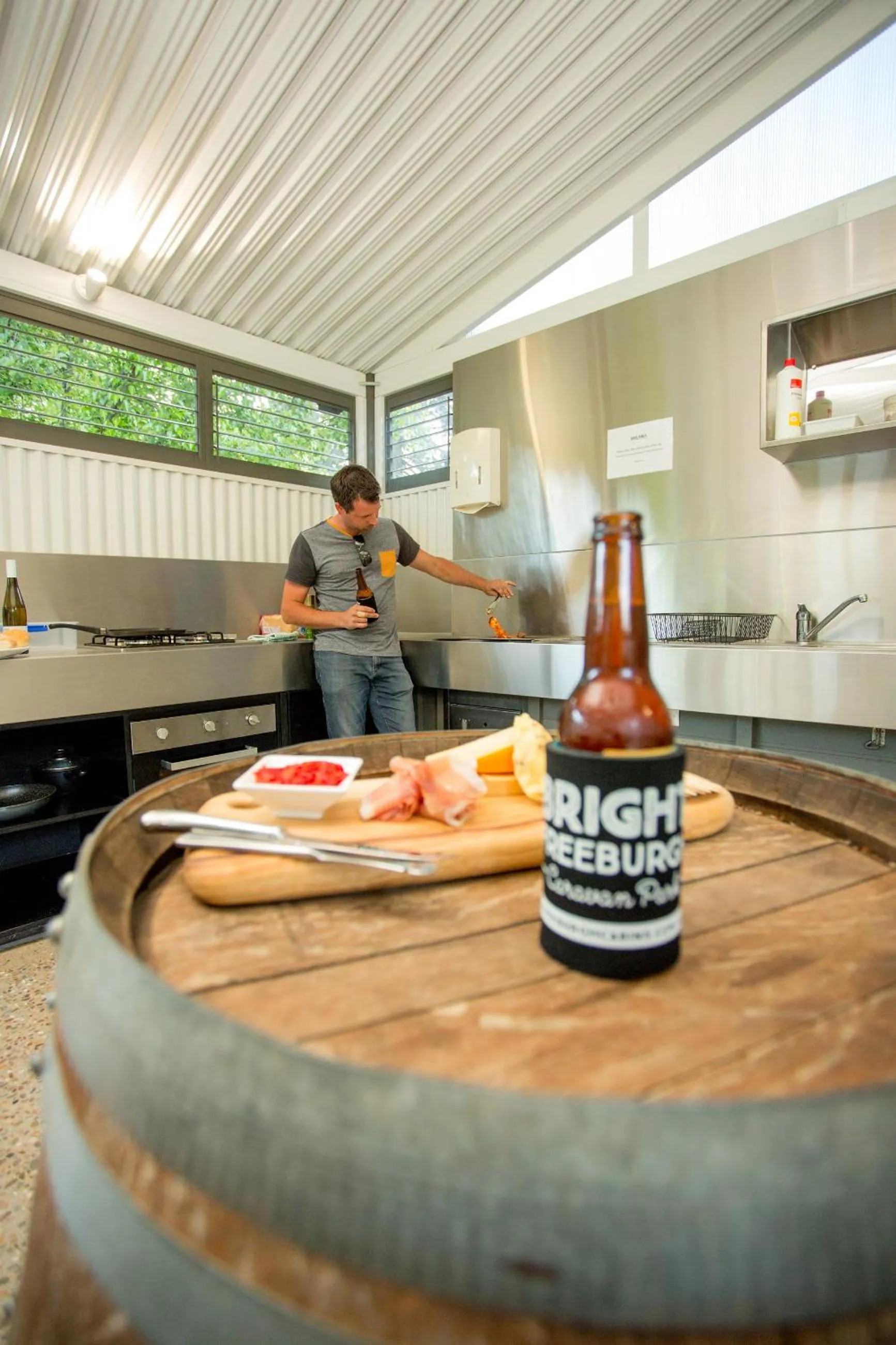 Communal kitchen in Discovery Parks - Bright