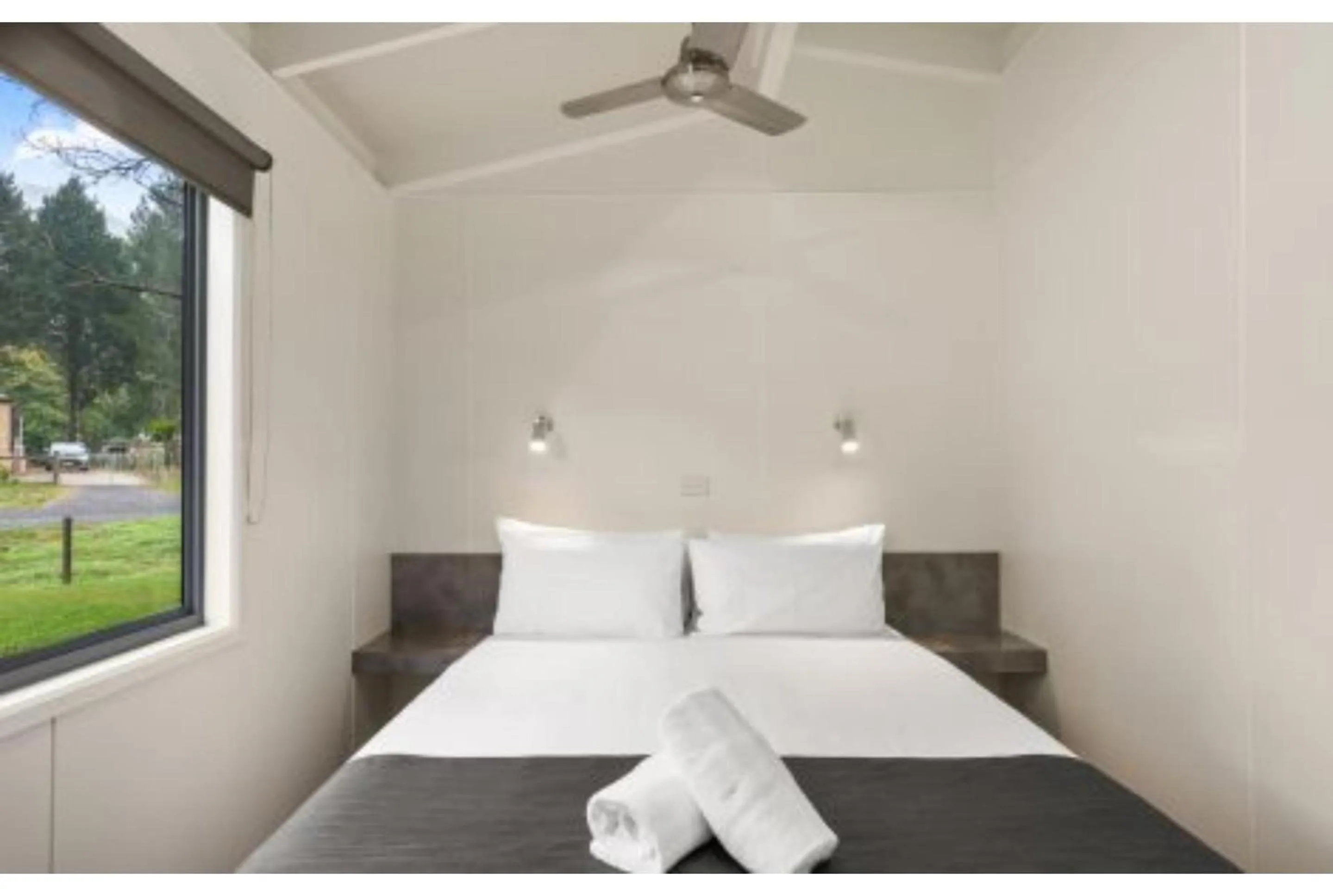 Bedroom, Bed in Discovery Parks - Bright