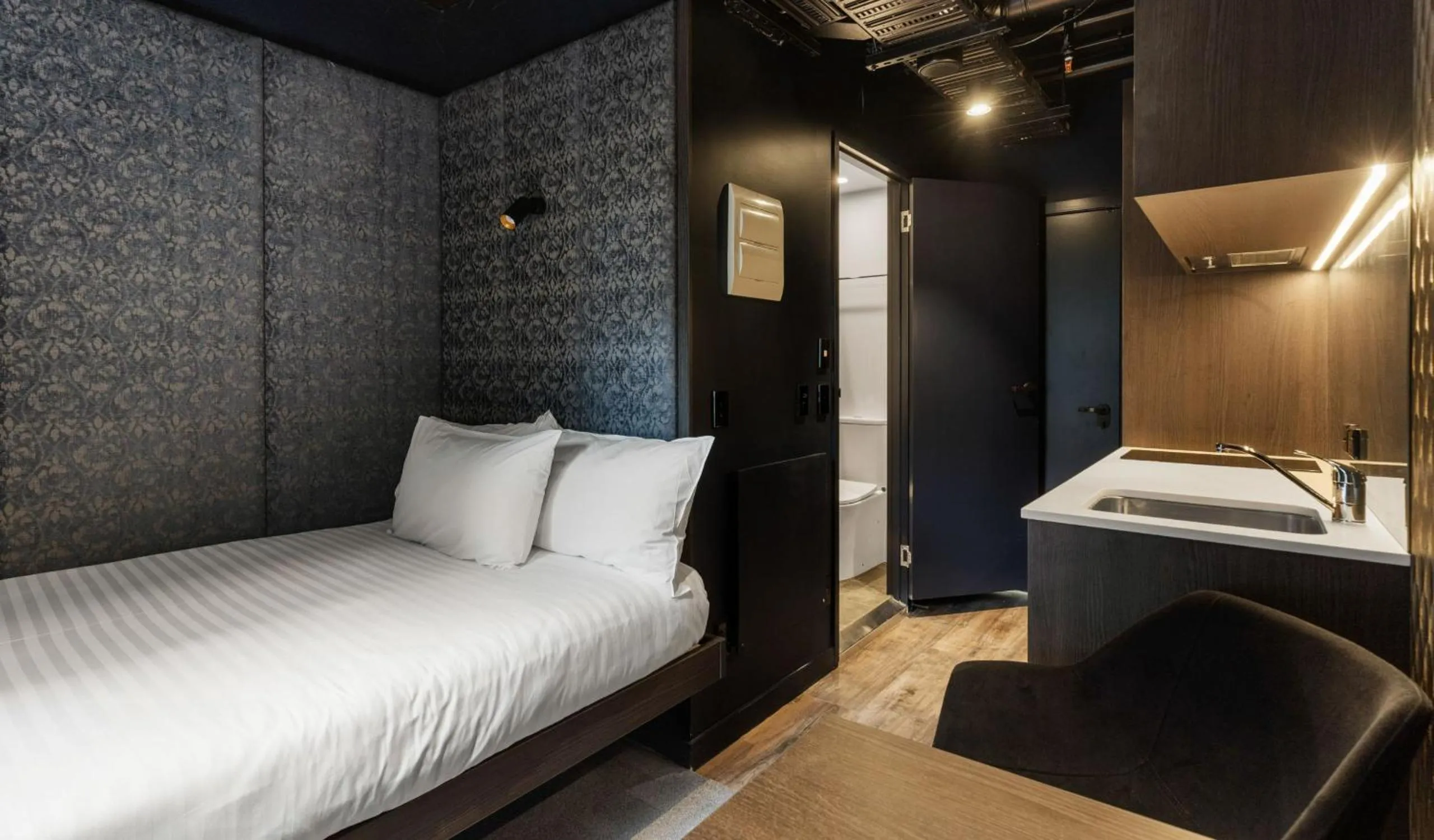 Photo of the whole room, Bed in Abstract Hotel