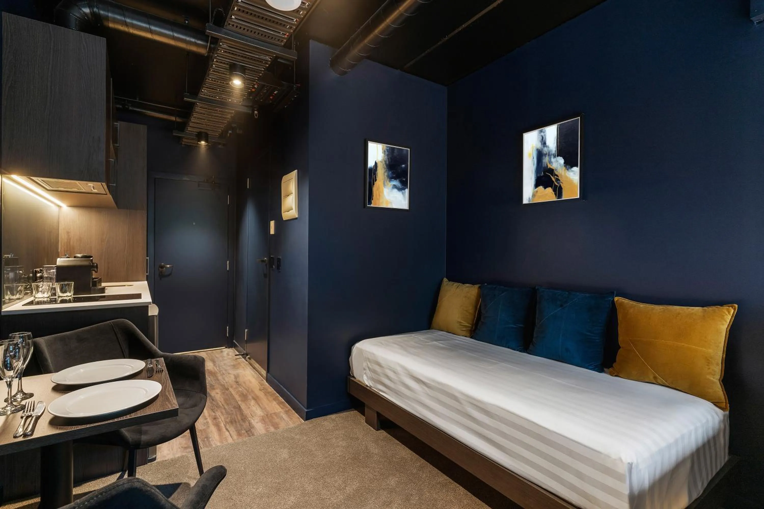 Bedroom, Bed in Abstract Hotel