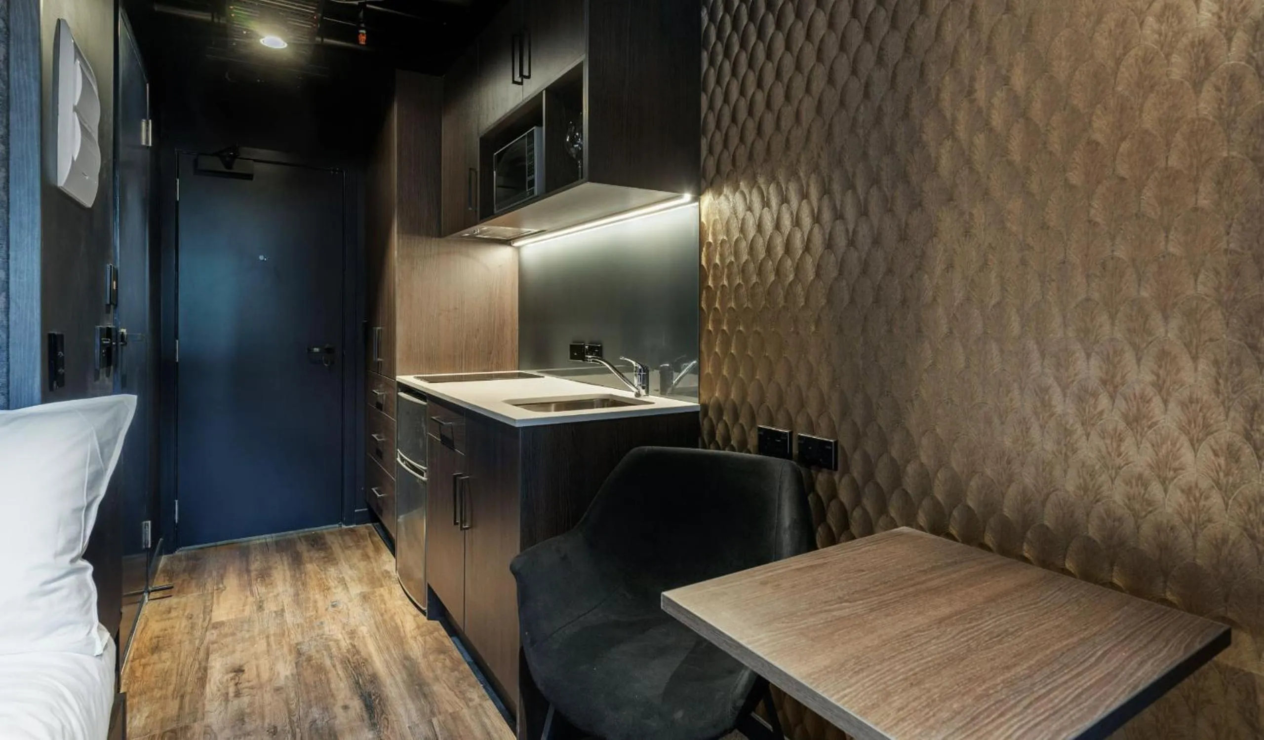 Kitchen or kitchenette in Abstract Hotel