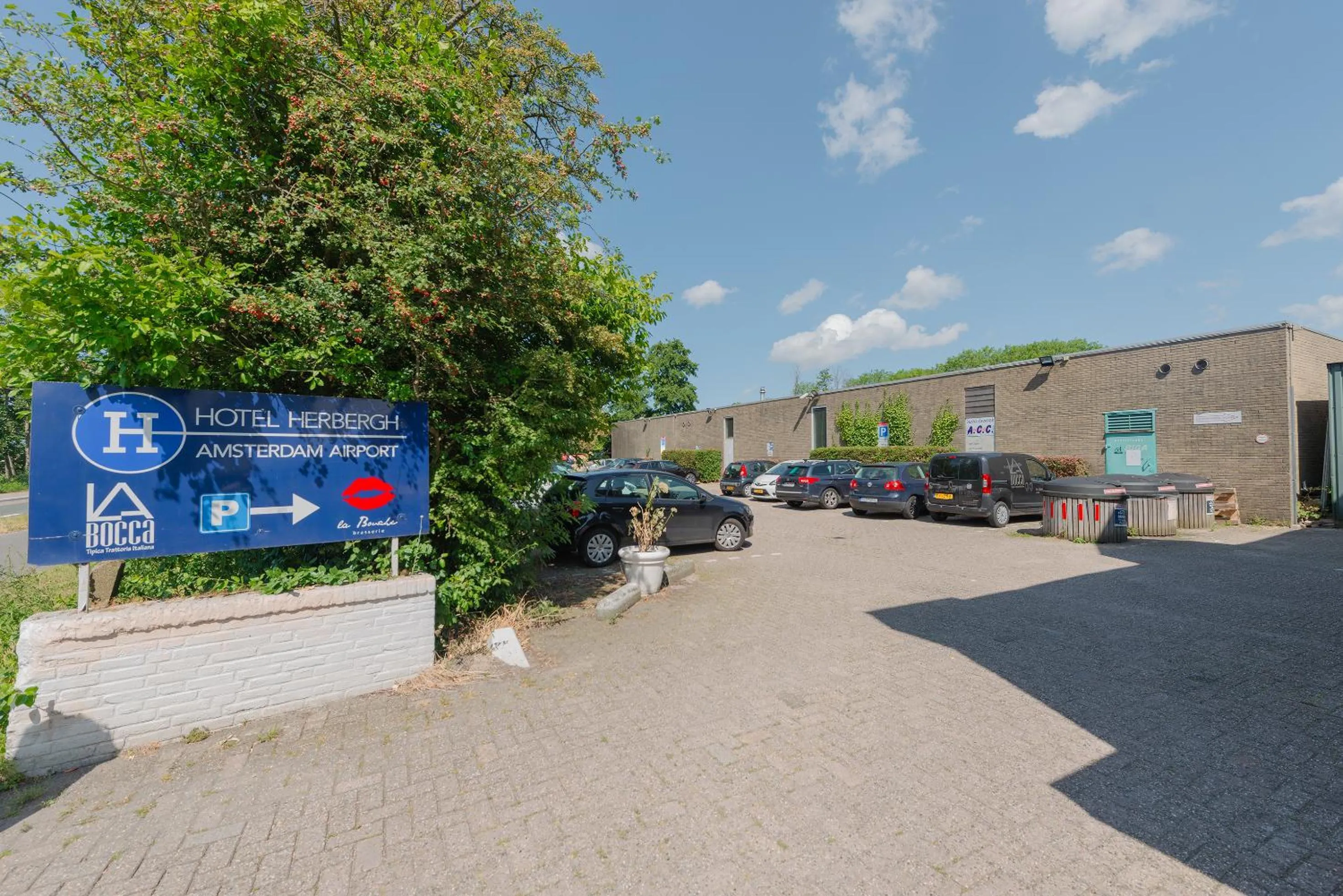 Parking in Boutique Hotel Herbergh Amsterdam Airport FREE PARKING