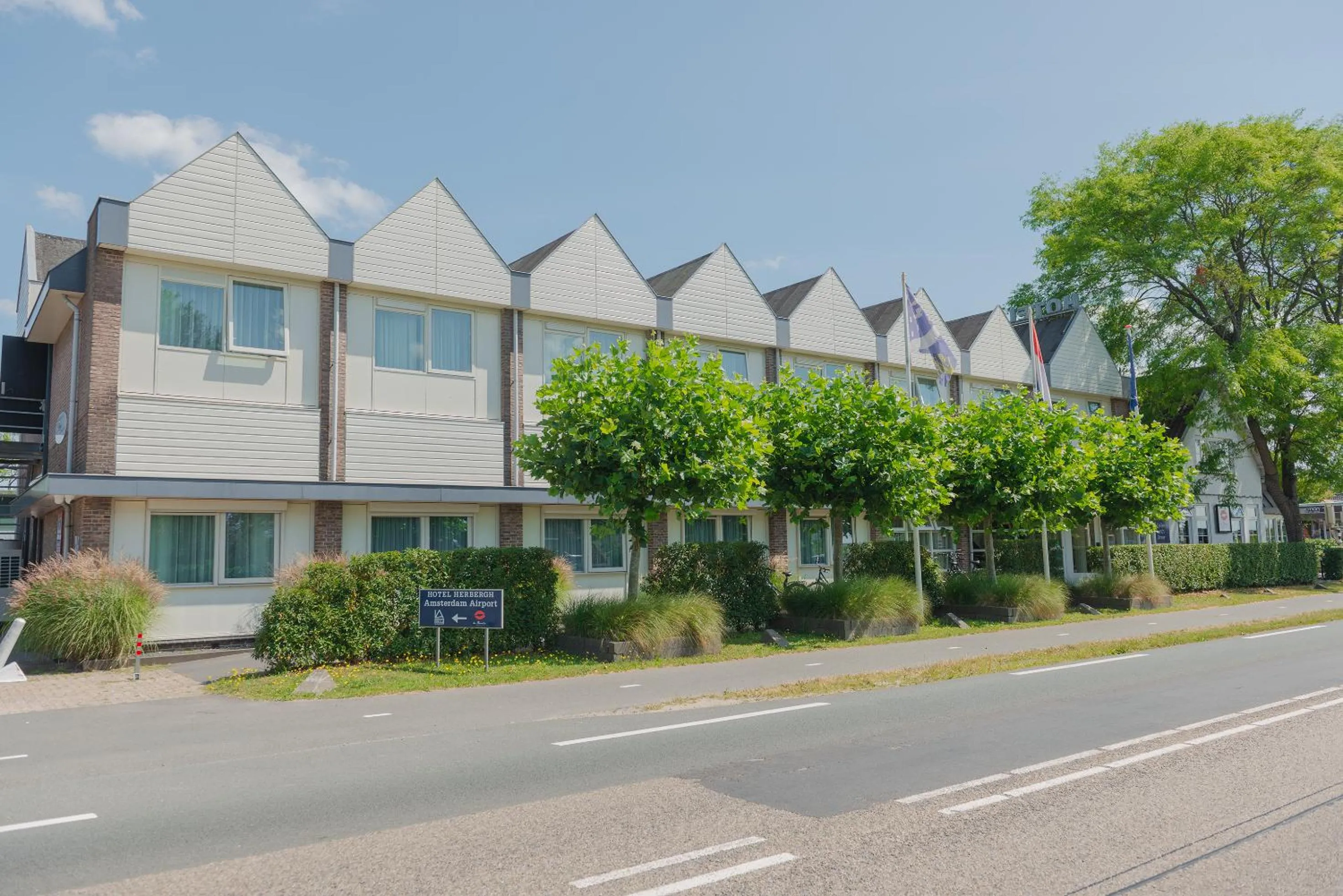 Property building in Boutique Hotel Herbergh Amsterdam Airport FREE PARKING