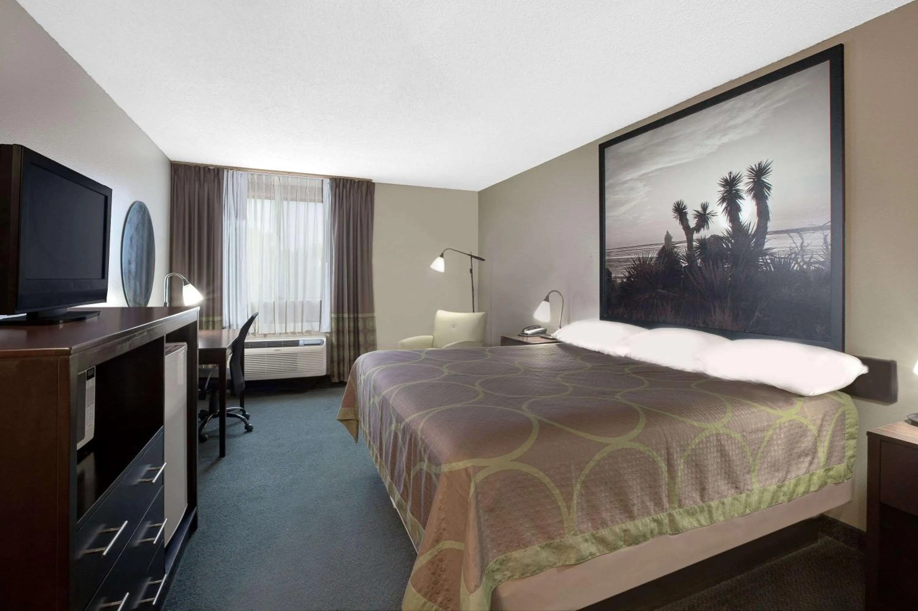 Photo of the whole room, Bed in Super 8 by Wyndham Victoria/North/Mall Area