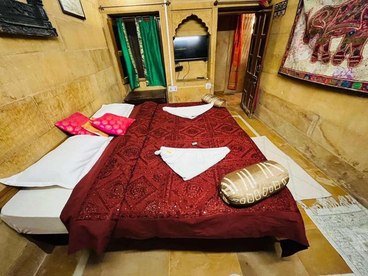 Bed in Hotel Oasis Haveli Jaisalmer