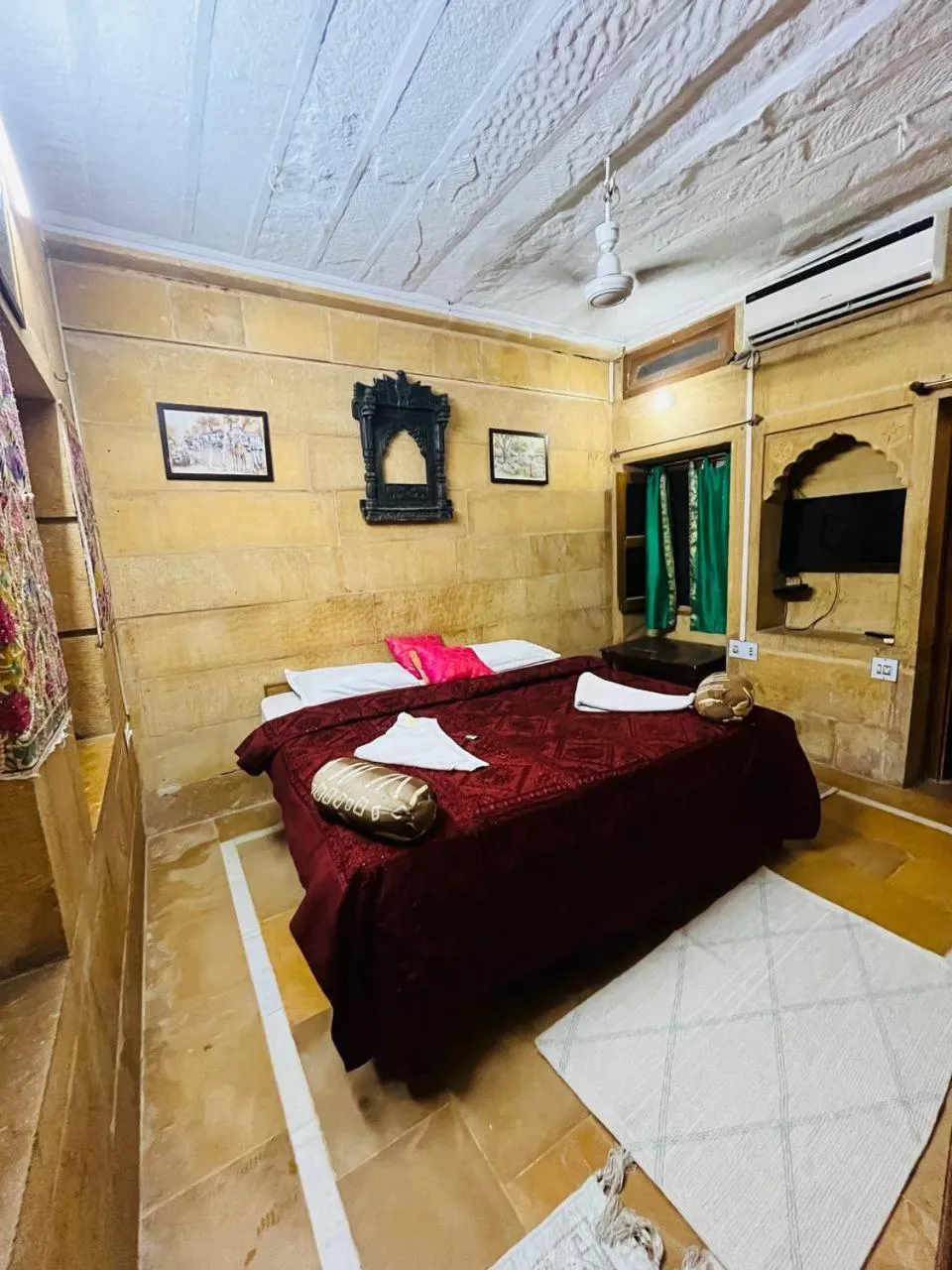 Bed in Hotel Oasis Haveli Jaisalmer