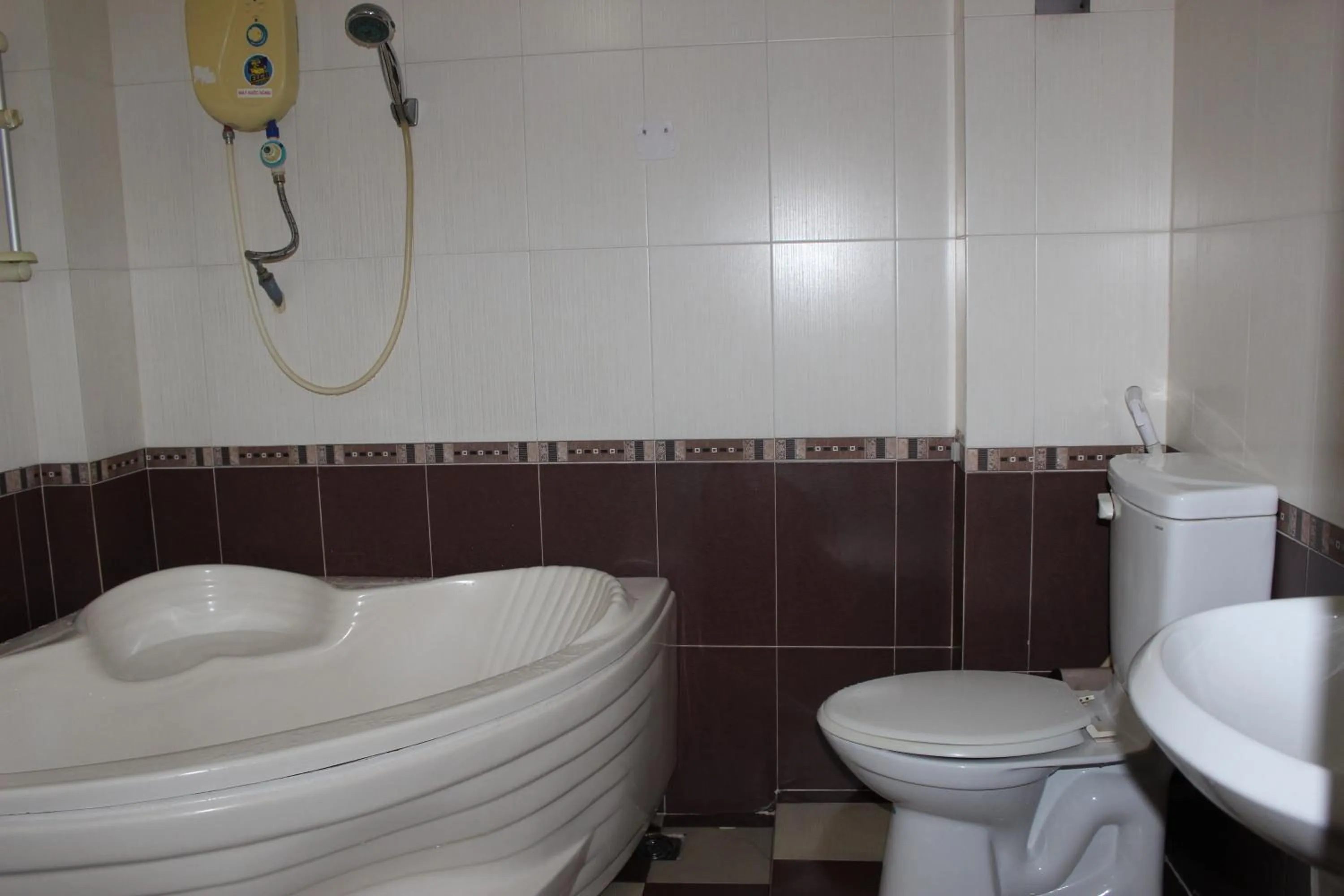 Bathroom in Nhat Binh Hotel