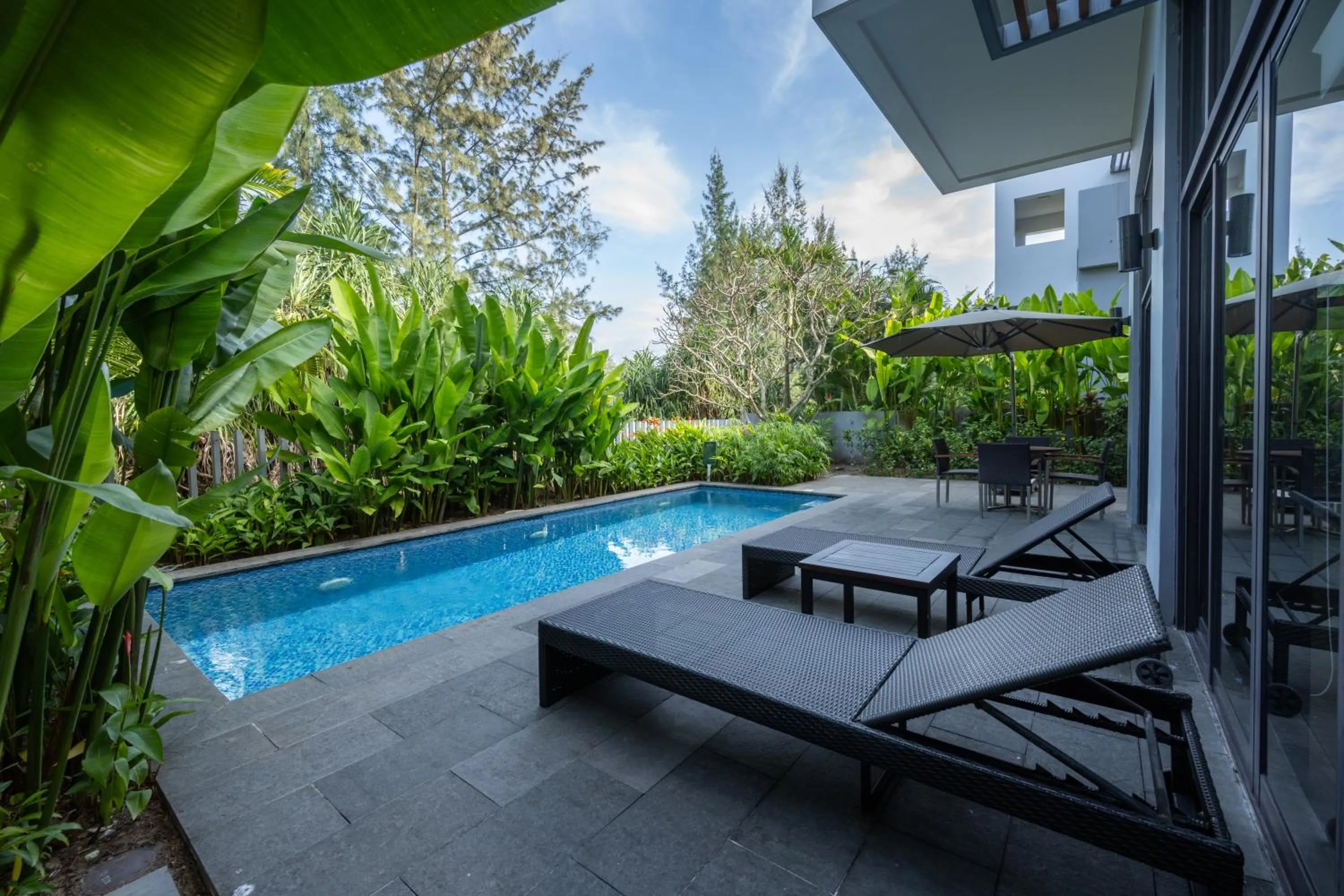 Swimming pool in Montgomerie Links Hotel & Villas