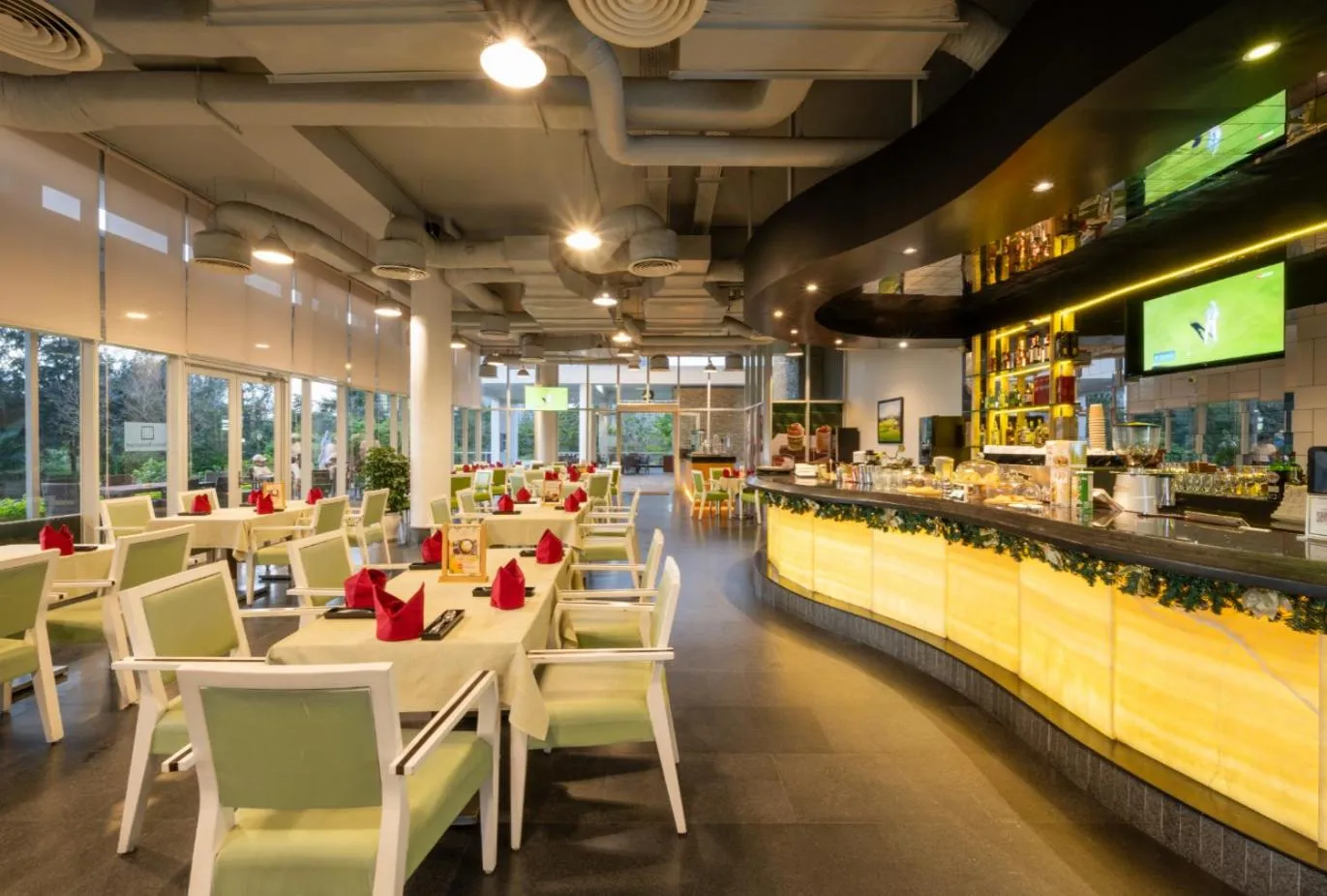 Restaurant/places to eat in Montgomerie Links Hotel & Villas