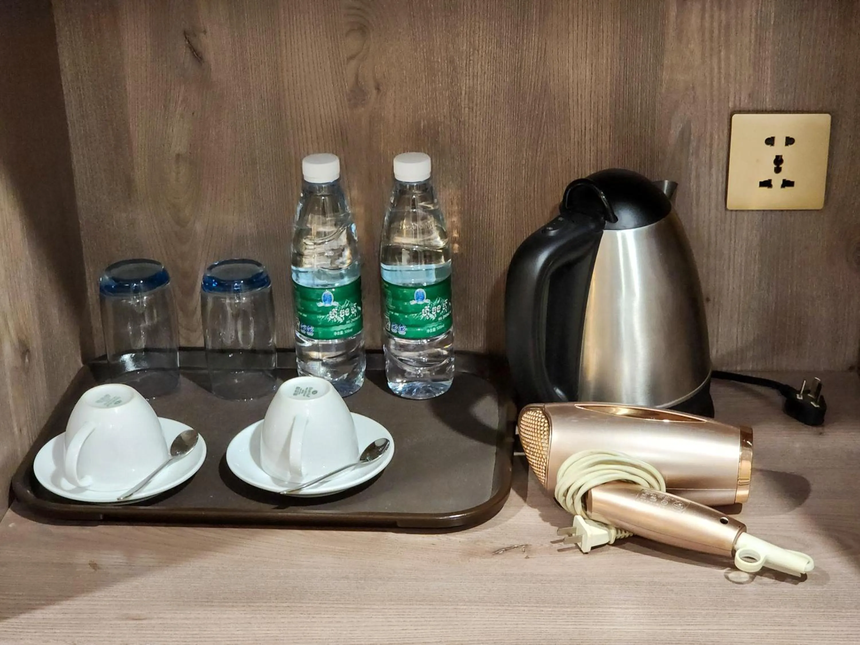 Coffee/tea facilities in Sunshine Hotel
