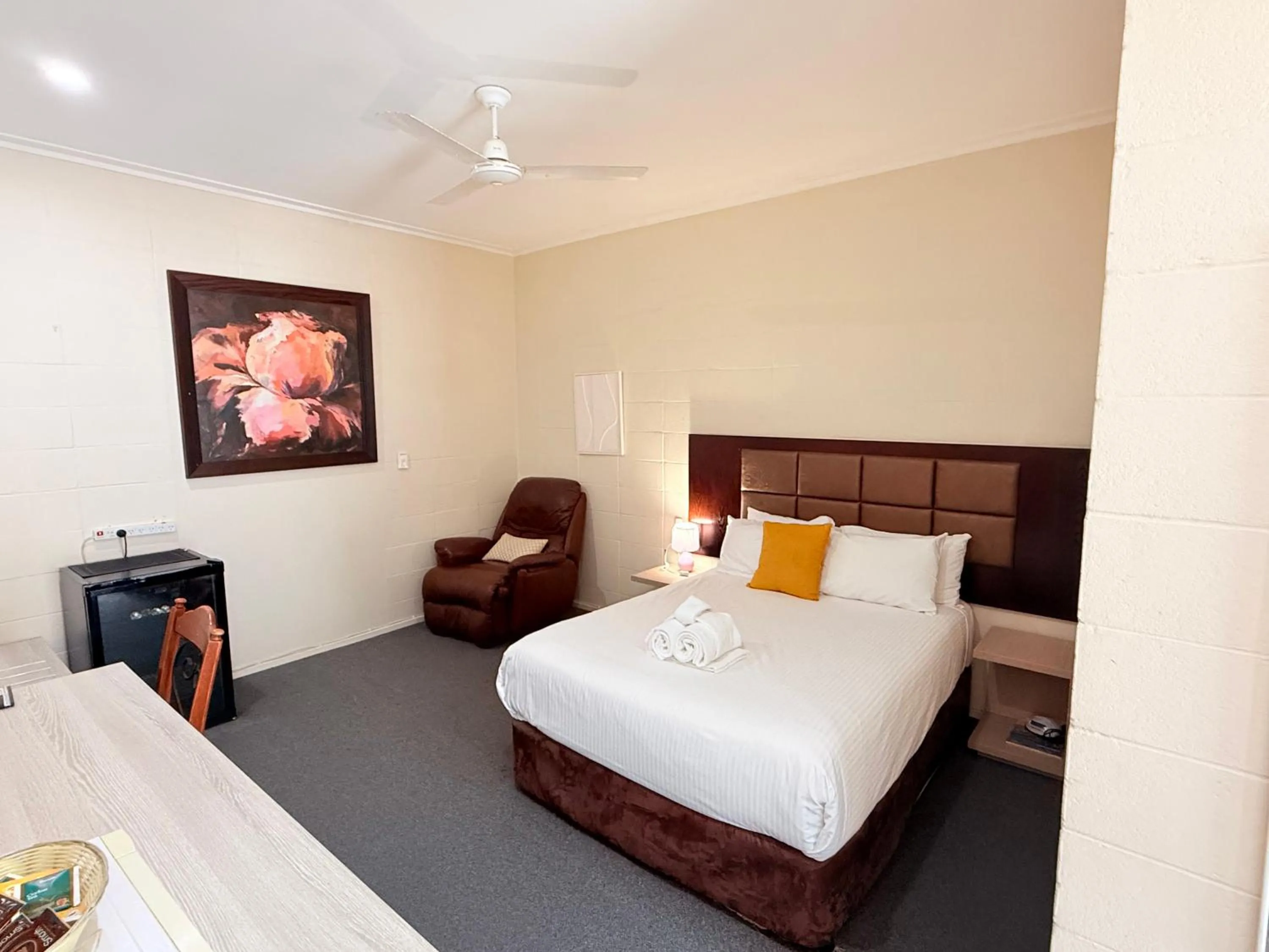 Bed in Coffs Windmill Motel