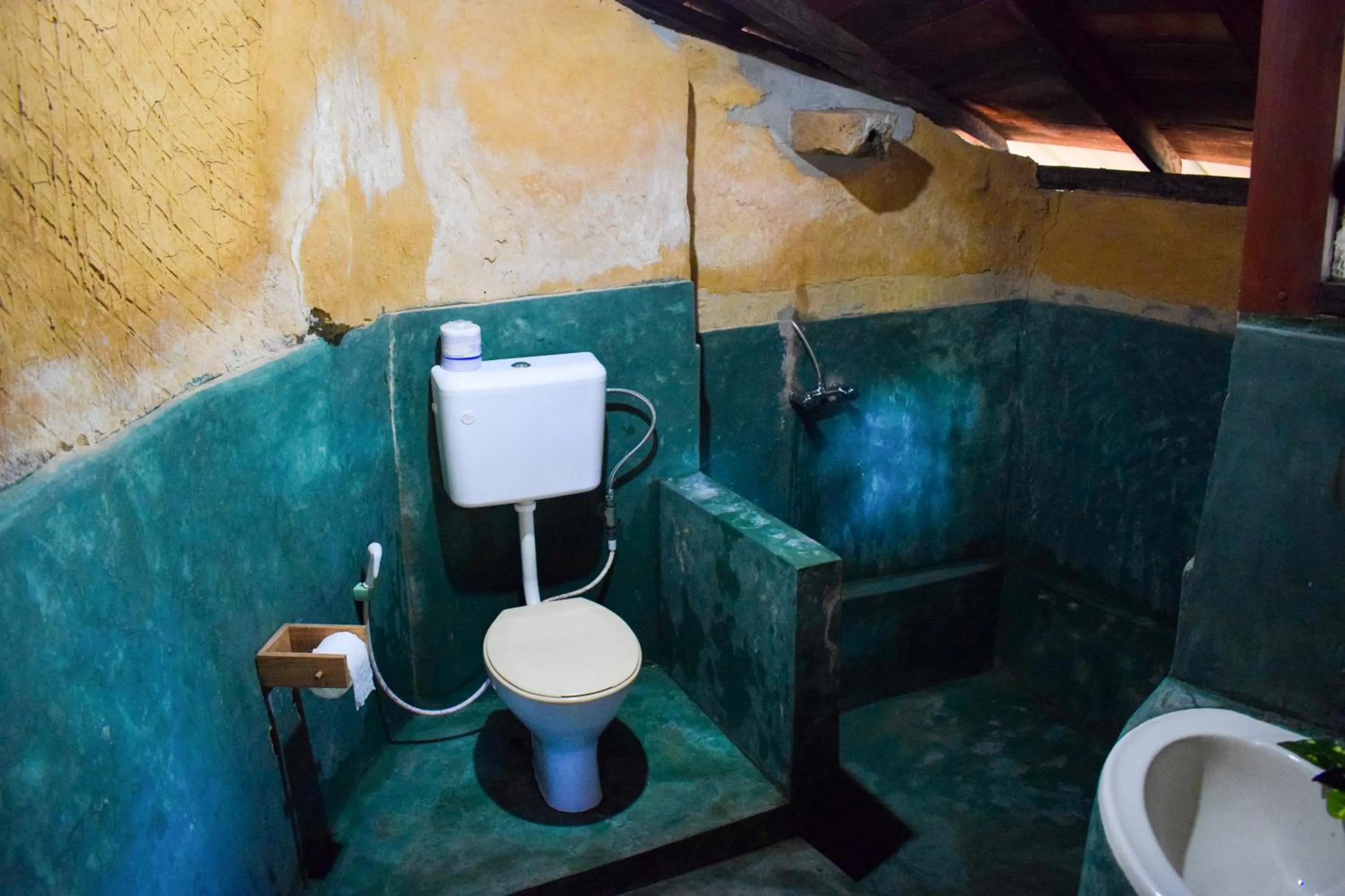 Toilet in Rafters Retreat