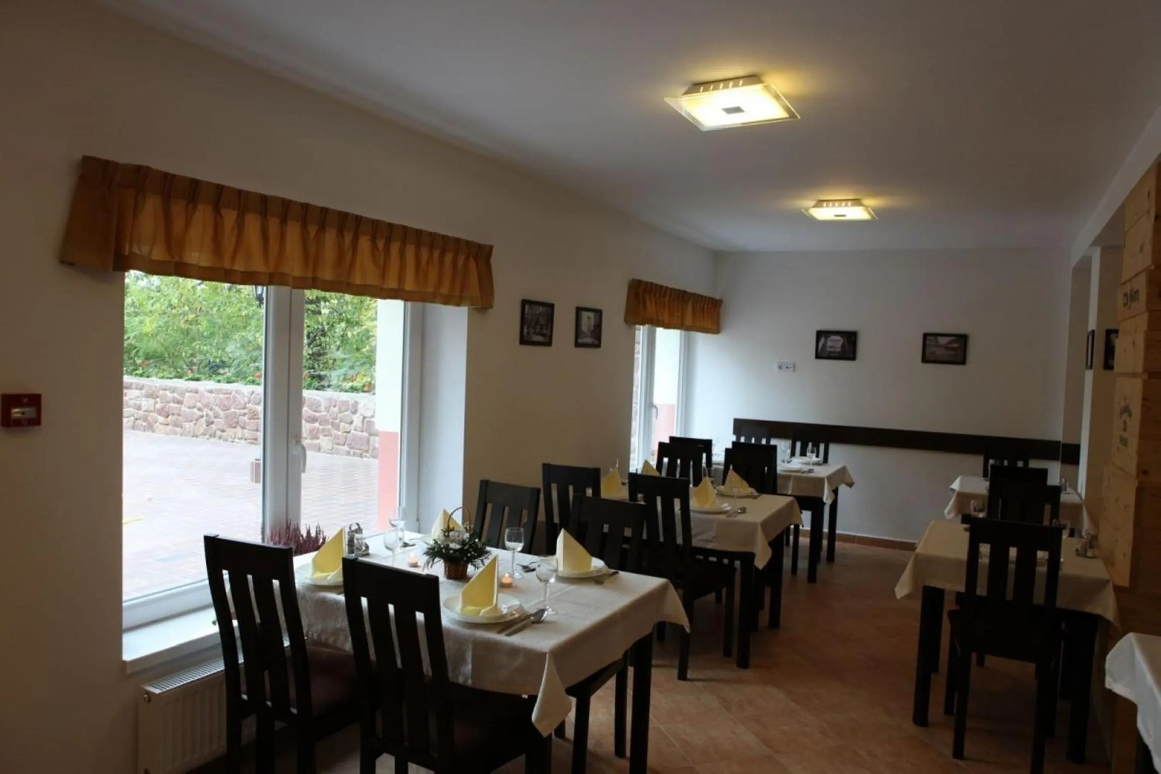 Restaurant/places to eat in Stan és Panzió