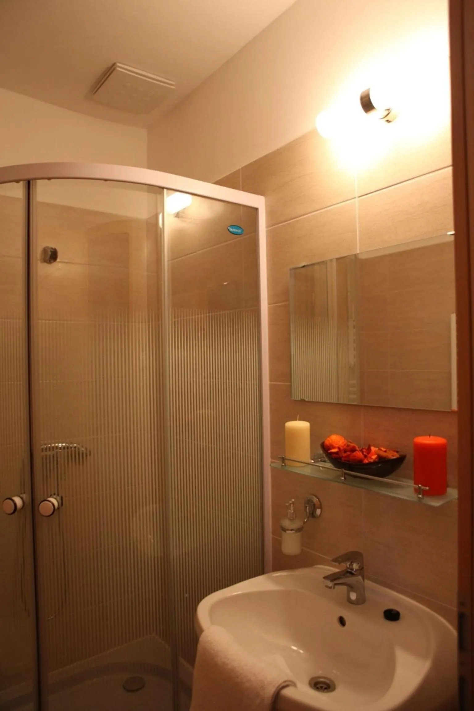 Bathroom in Stan és Panzió