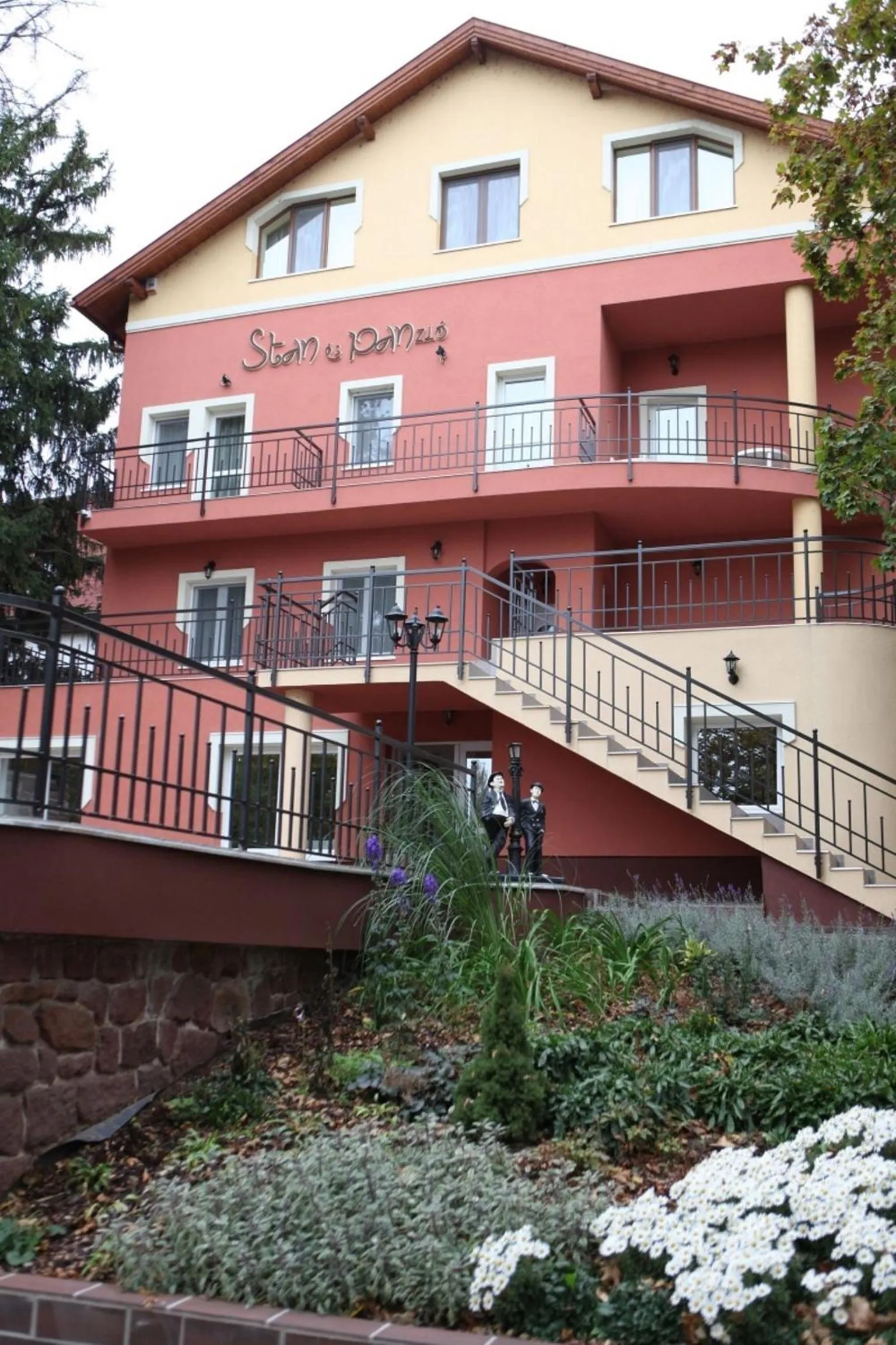 Facade/entrance in Stan és Panzió