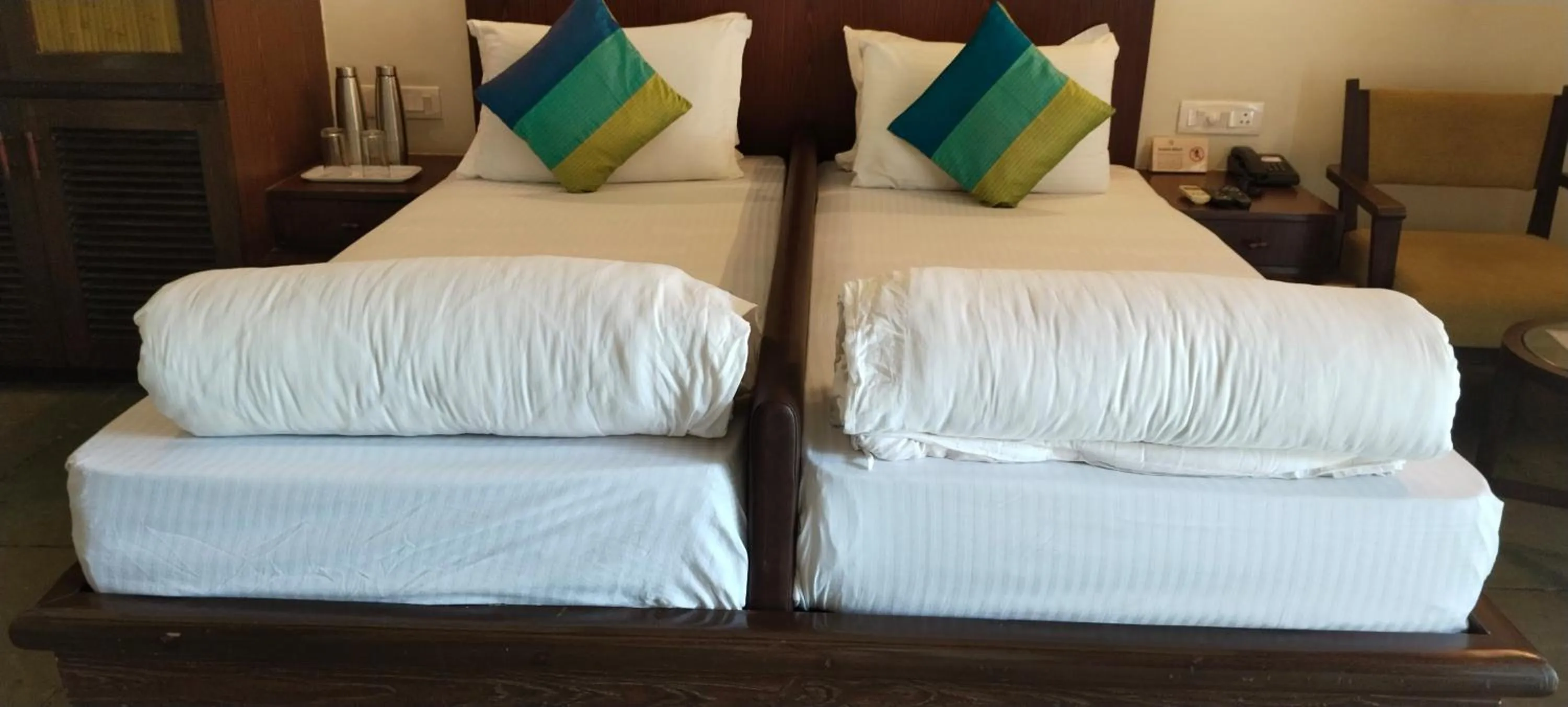 Bed in Asiatic Lion Lodge