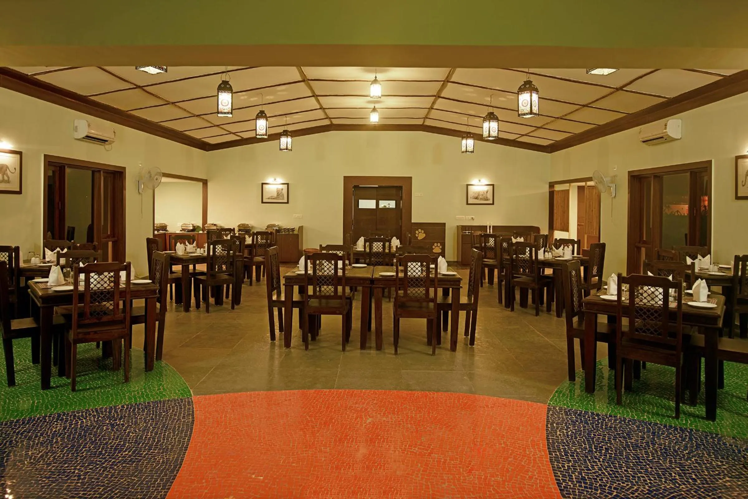 Restaurant/places to eat in Asiatic Lion Lodge