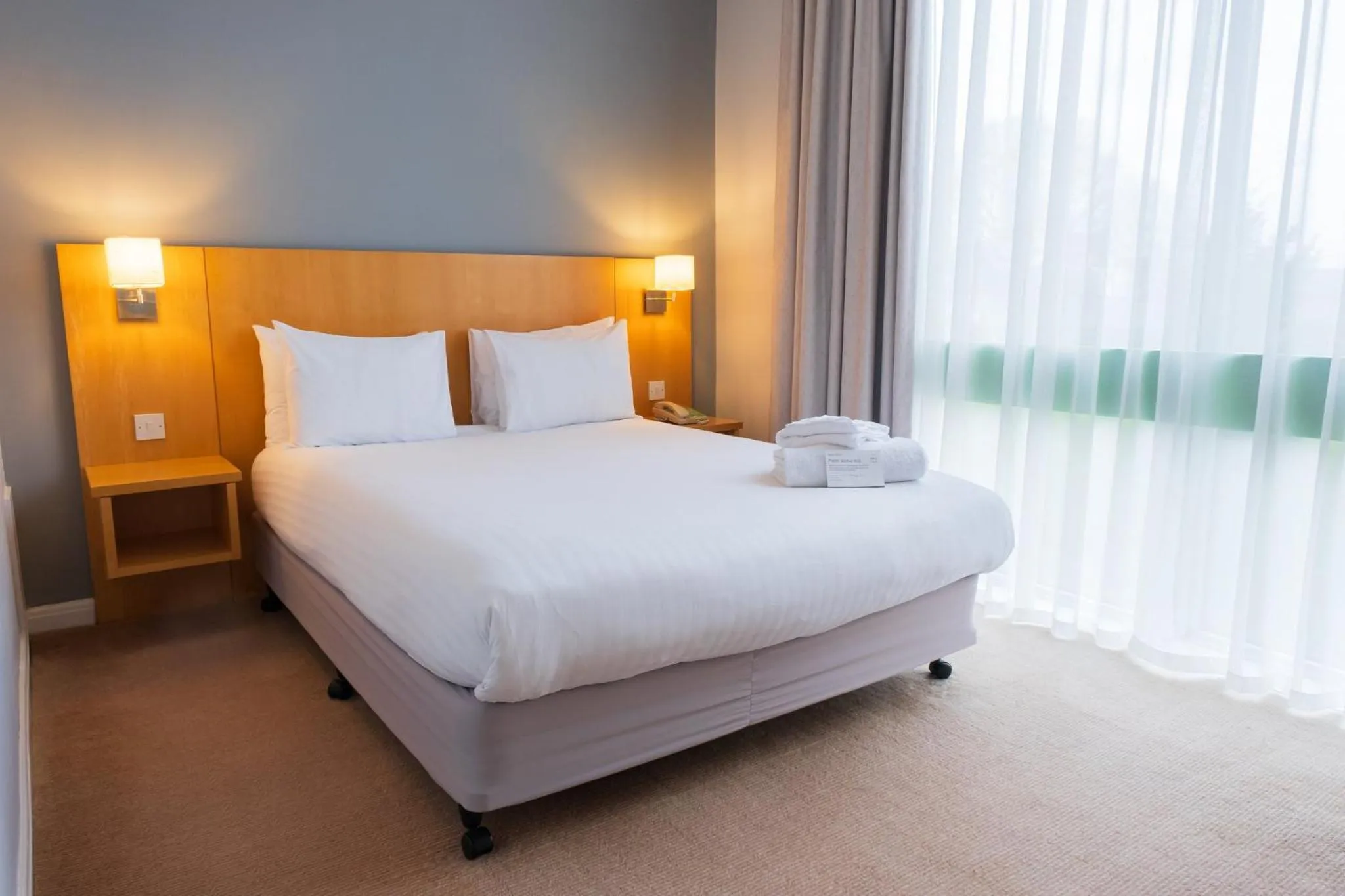 Photo of the whole room, Bed in Holiday Inn Doncaster A1- M Jct 36 by IHG