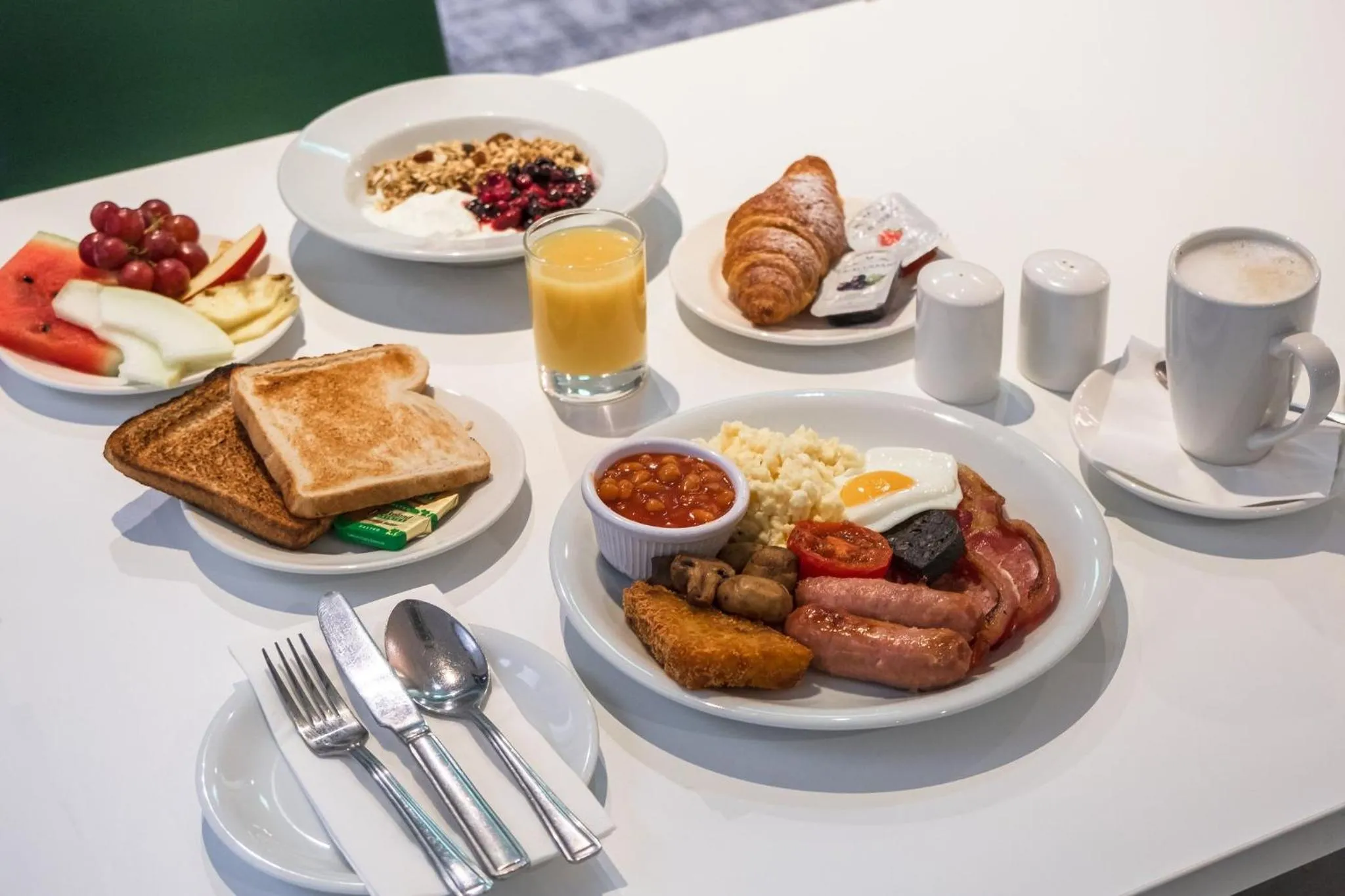 Restaurant/places to eat in Holiday Inn Doncaster A1- M Jct 36 by IHG