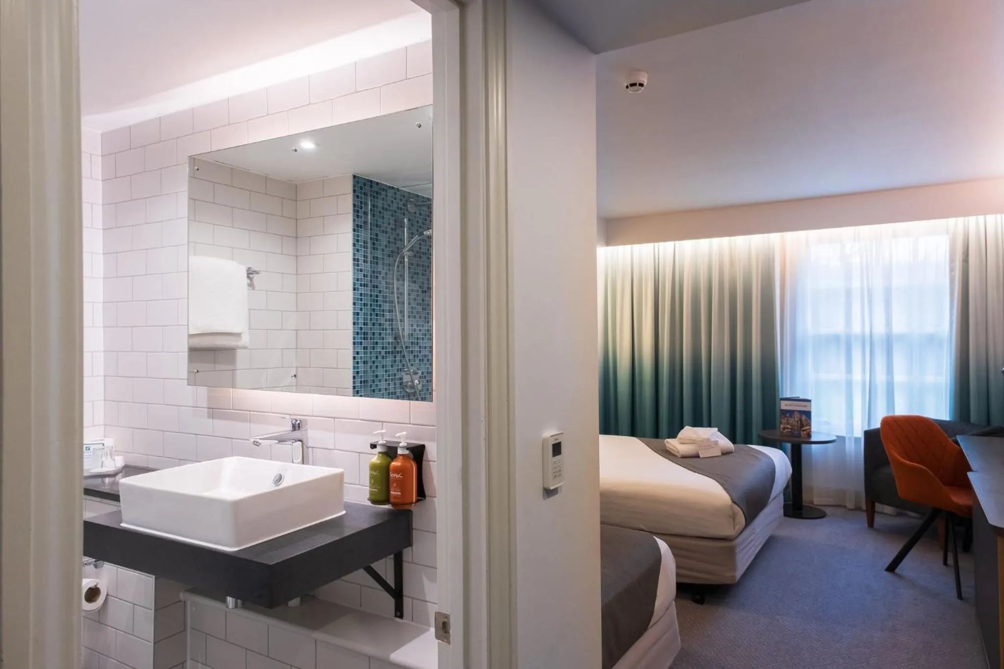 Photo of the whole room, Bed in Holiday Inn Doncaster A1- M Jct 36 by IHG