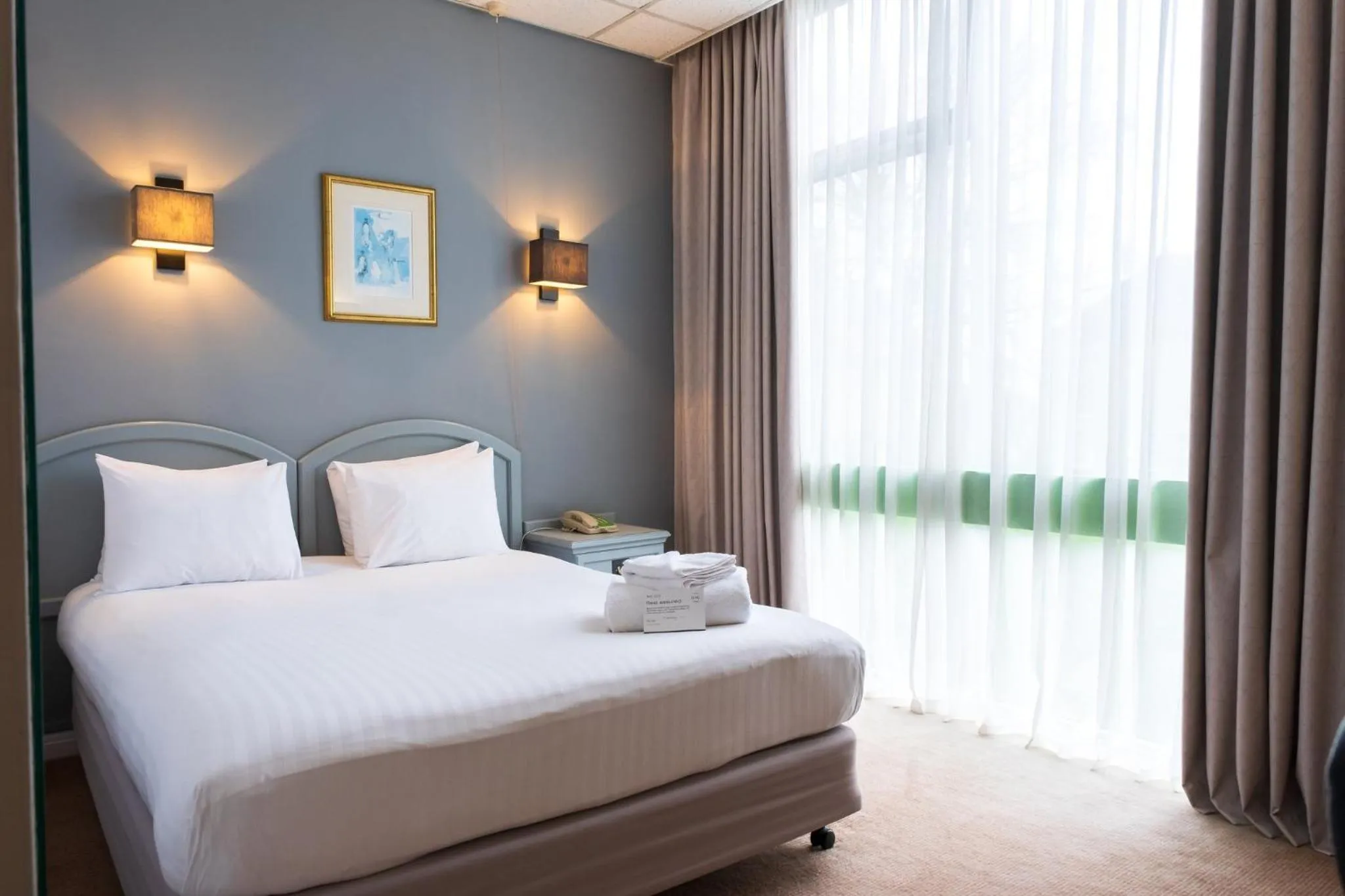 Photo of the whole room, Bed in Holiday Inn Doncaster A1- M Jct 36 by IHG