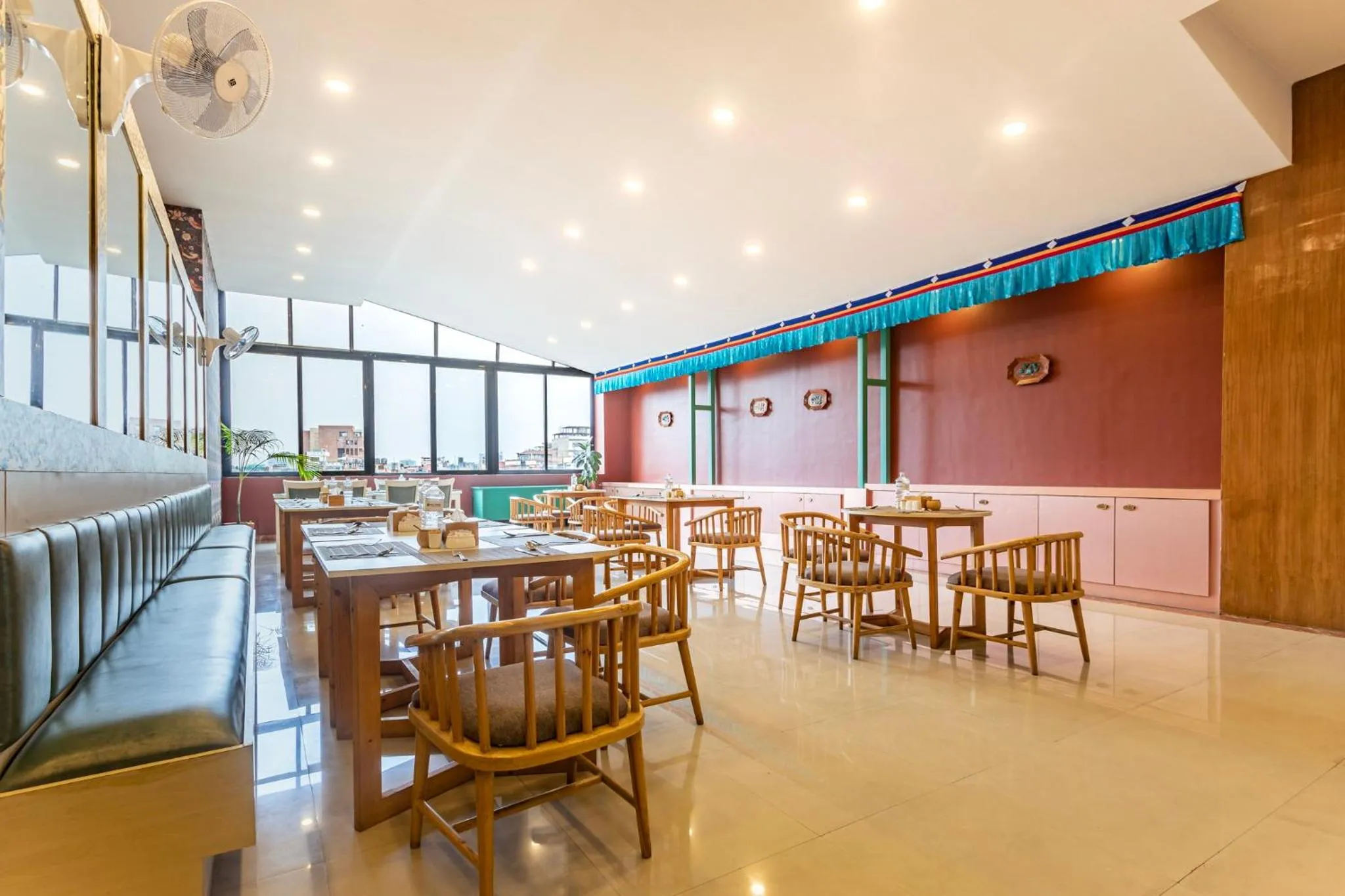 Restaurant/places to eat in Hotel Yukhang