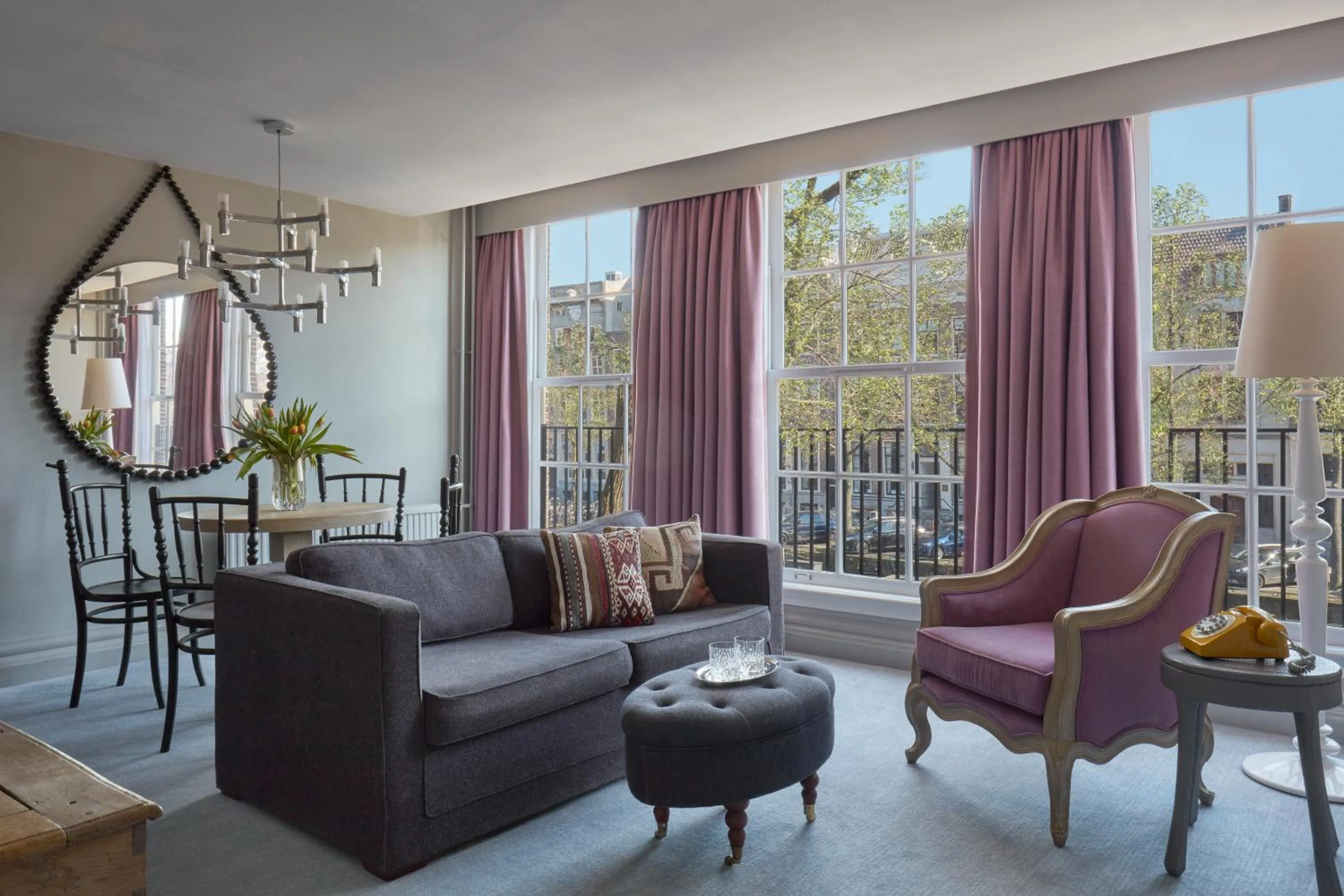 Seating area in Pulitzer Amsterdam