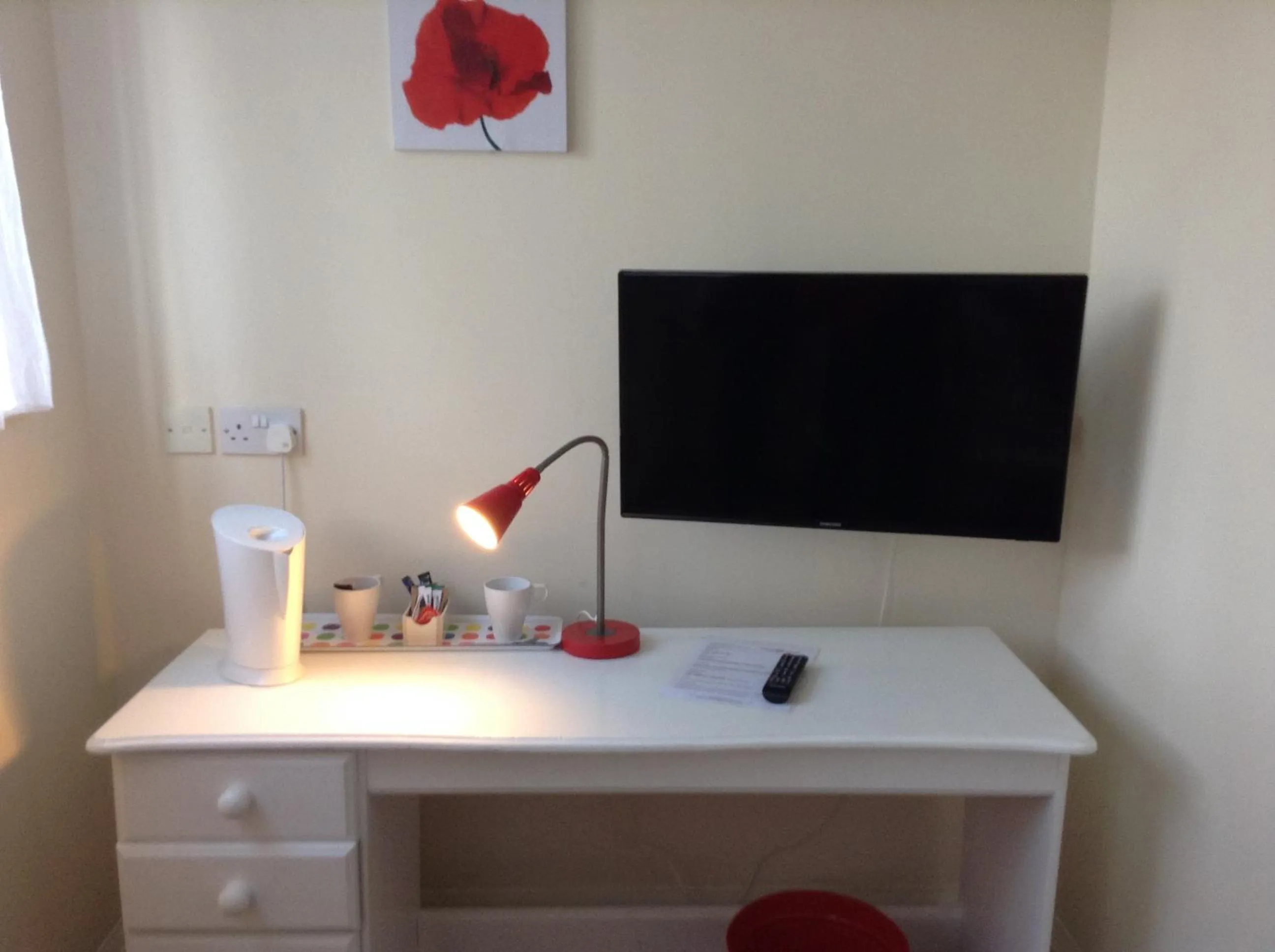 TV and multimedia, TV/Entertainment Center in The Devonshire House Hotel