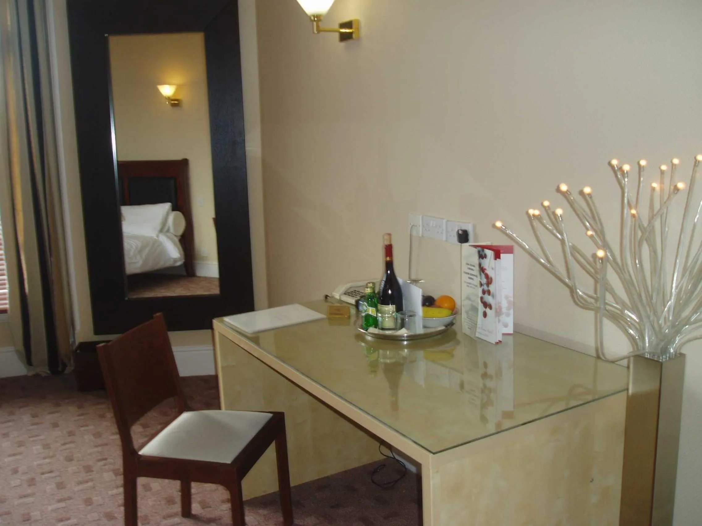 Food and drinks in The Devonshire House Hotel