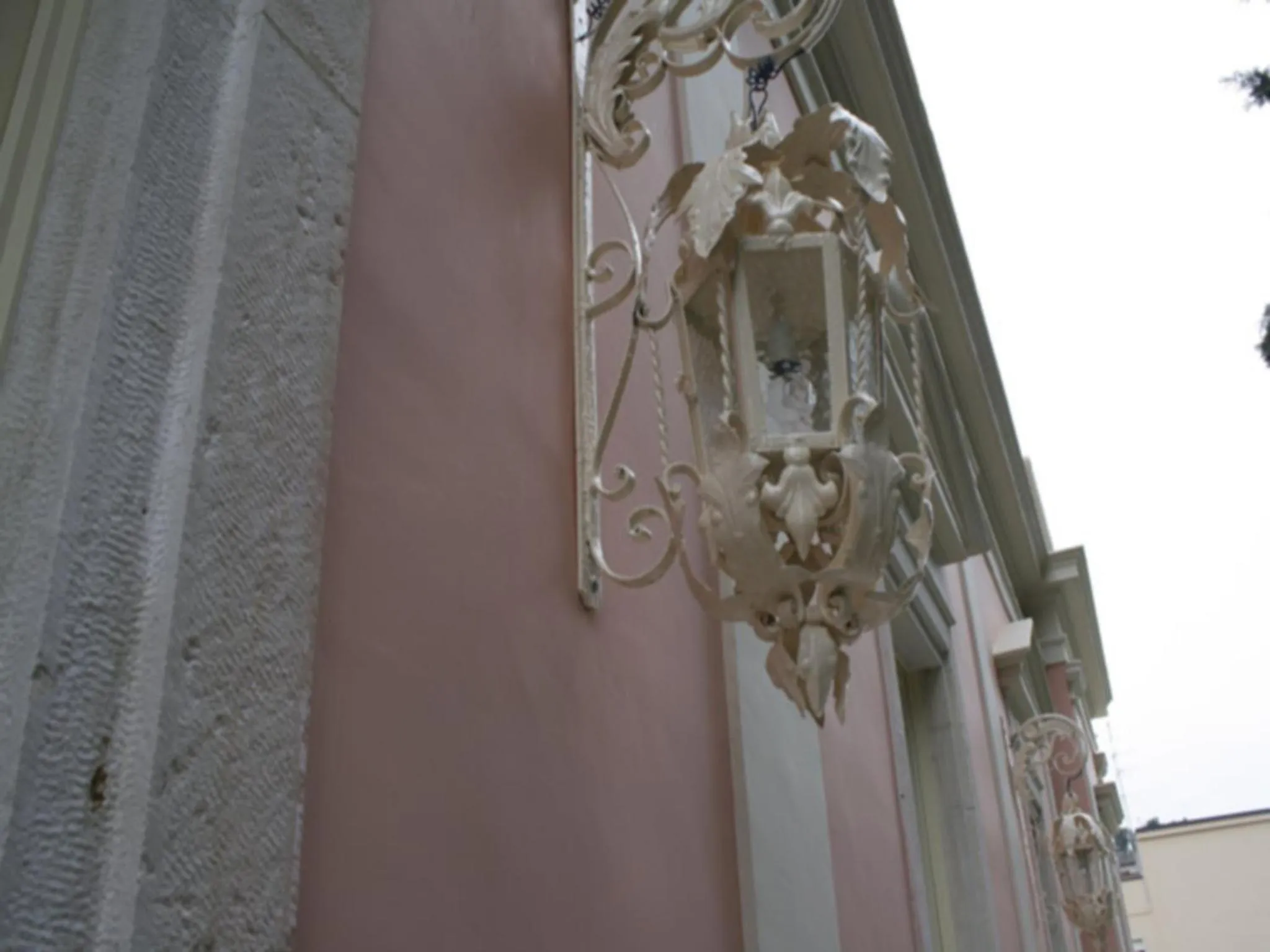 Decorative detail in ex BENEFICIO Santa MARIA della SCALA B&B de Charme