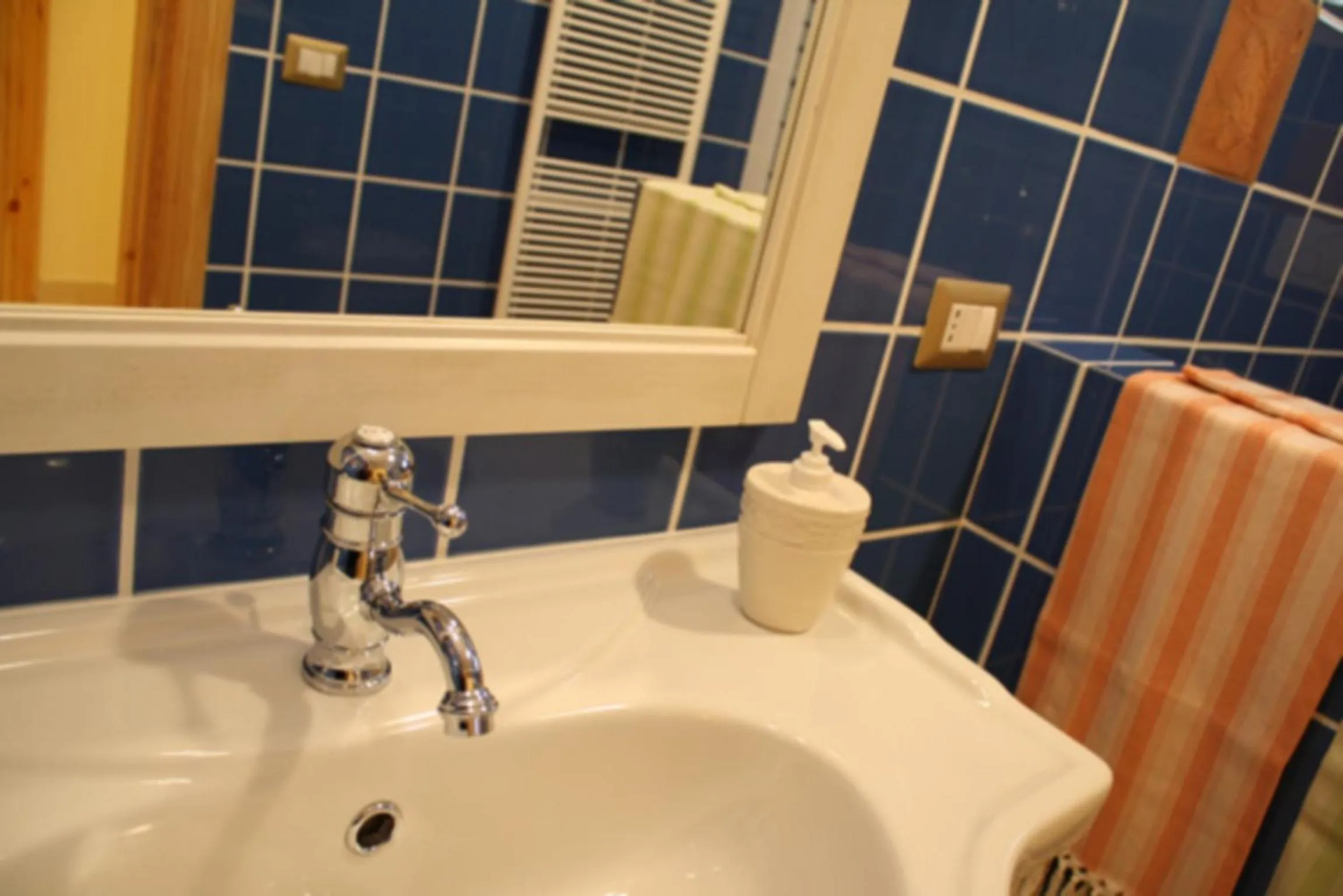 Bathroom in ex BENEFICIO Santa MARIA della SCALA B&B de Charme