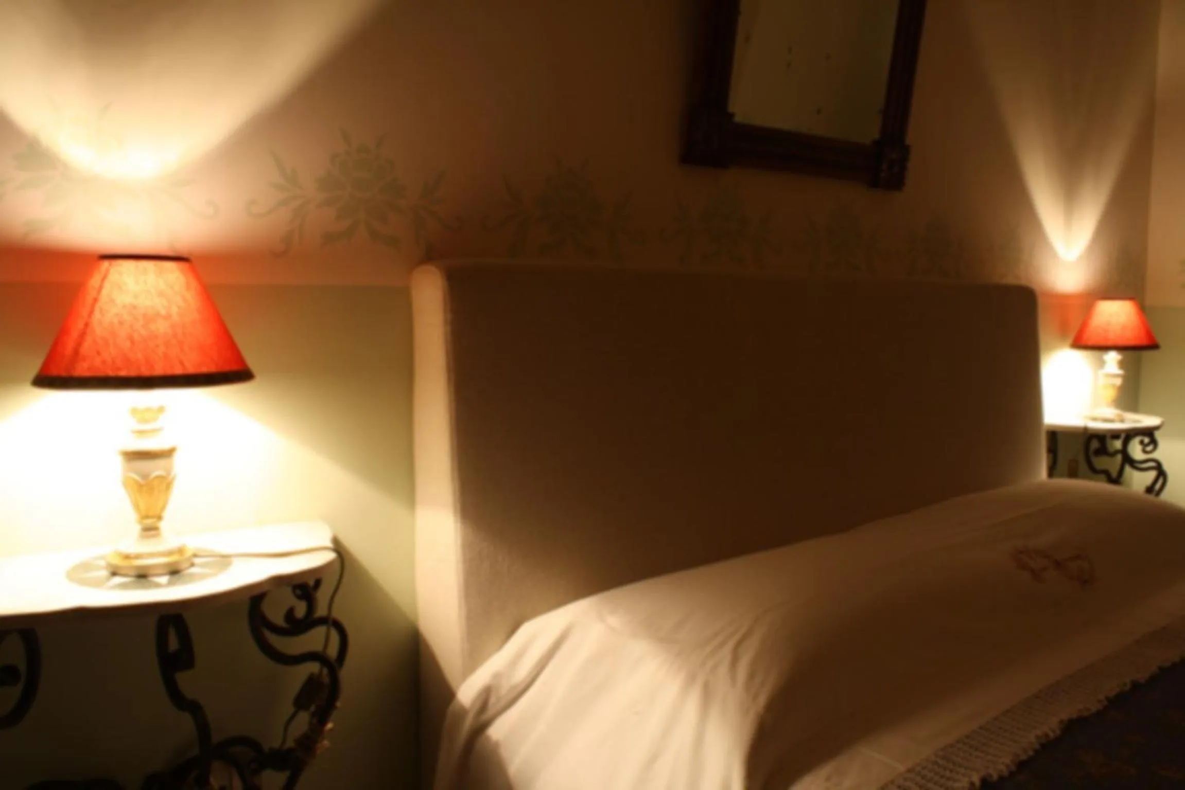 Decorative detail, Bed in ex BENEFICIO Santa MARIA della SCALA B&B de Charme