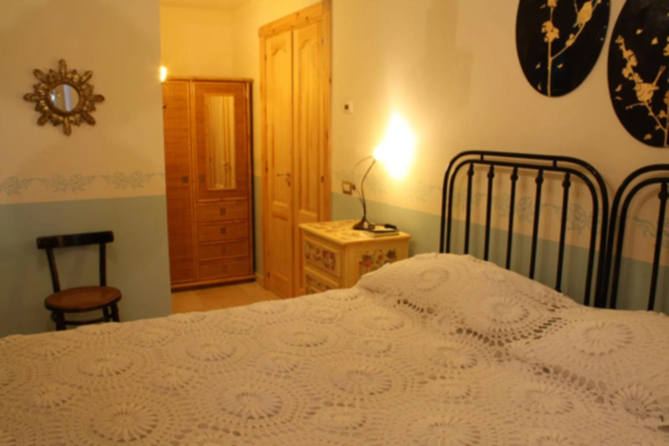 Decorative detail, Bed in ex BENEFICIO Santa MARIA della SCALA B&B de Charme