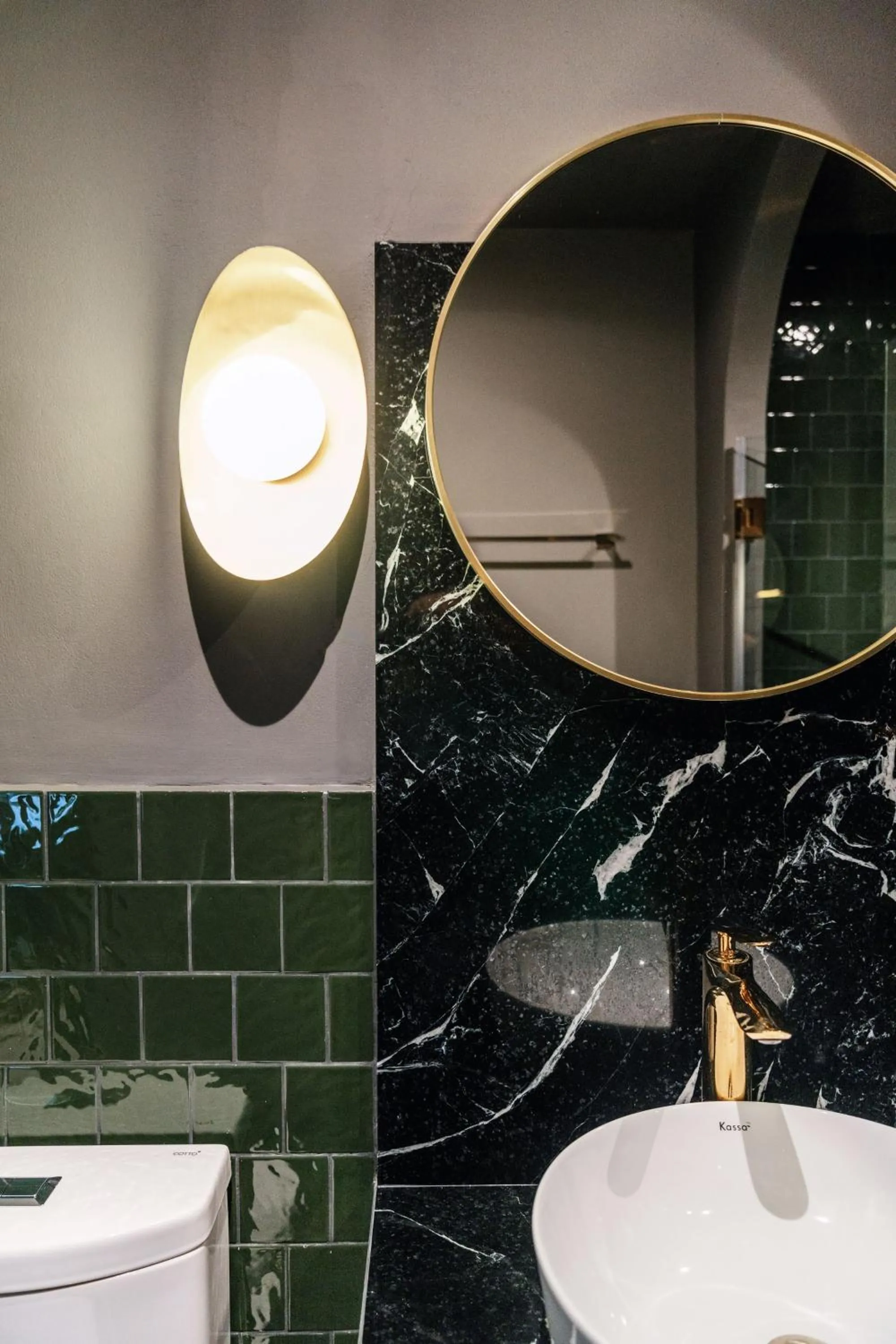 Shower in Cher Hostel Bangkok