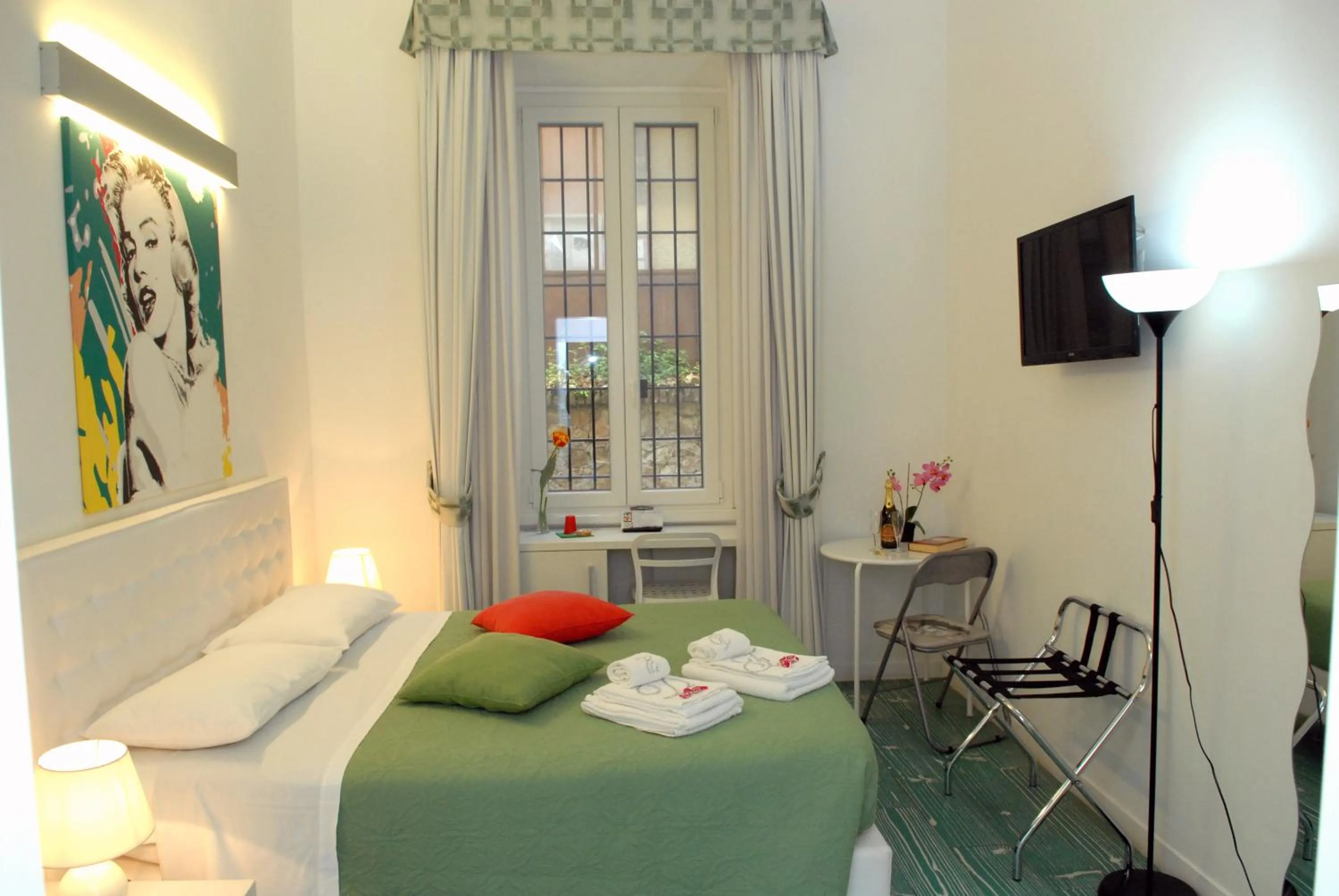 Photo of the whole room, Bed in Divine Bed & Breakfast