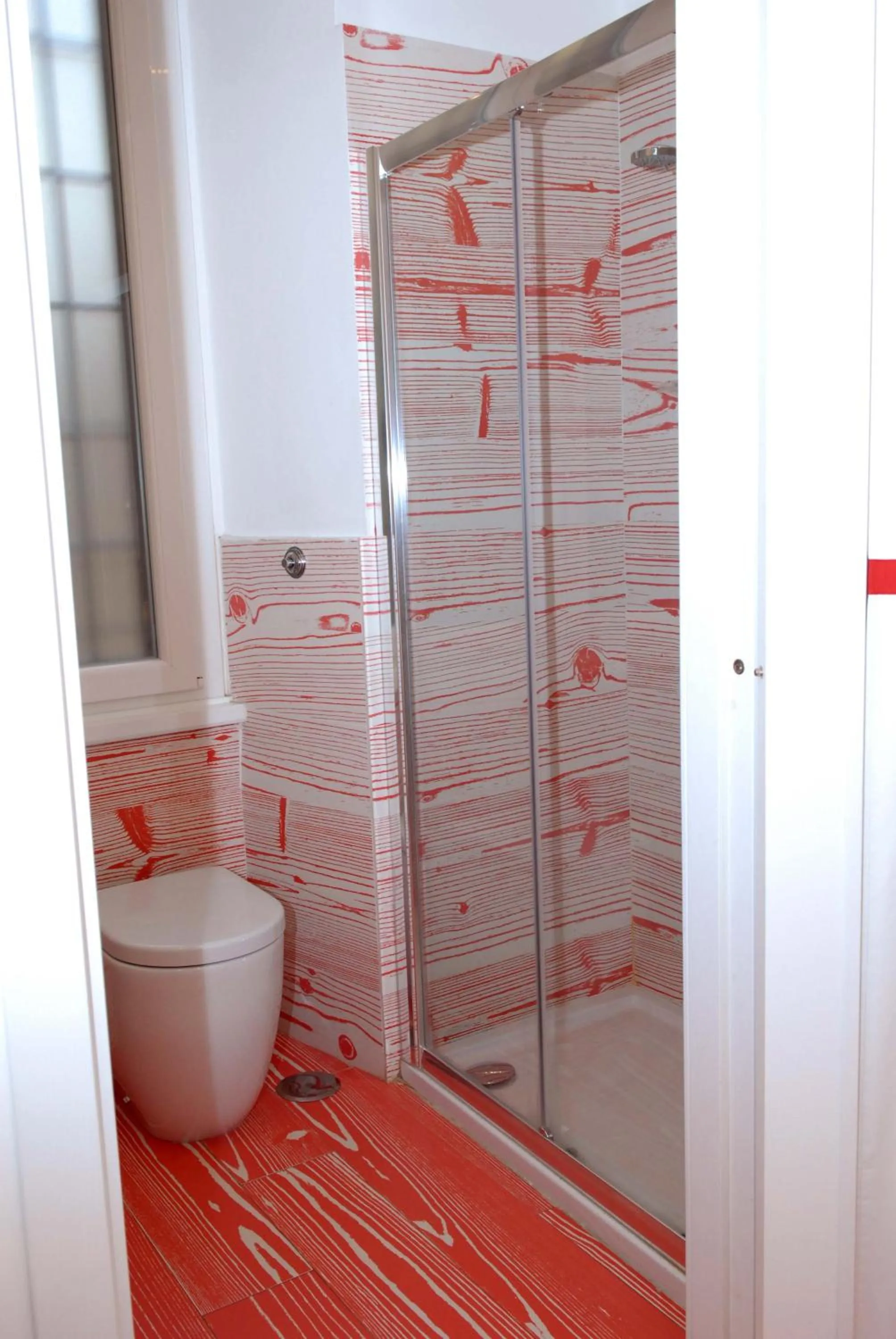 Shower in Divine Bed & Breakfast